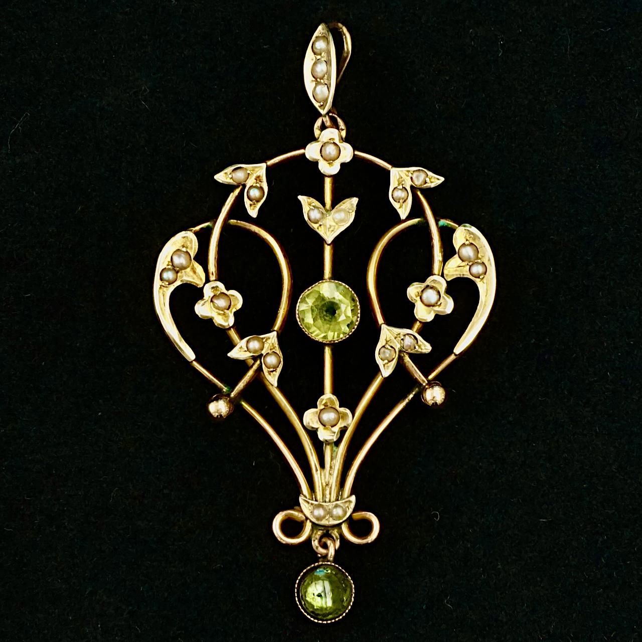 Art Nouveau 9ct Gold Lavaliere Pendant Peridot Paste and Natural Seed Pearls For Sale 5