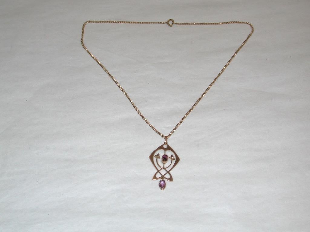 Art Nouveau 9ct Gold Pendant  and chain set with Amethyst and Pearls, dated circa 1905.
This pendant's  design is typical of the period

