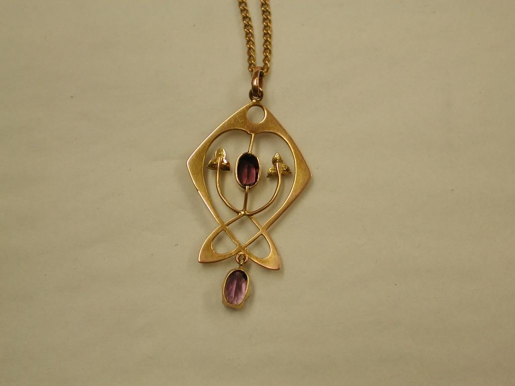 Art Nouveau 9ct Gold Pendant and Chain Set with Amethyst and Pearls, circa 1905 1