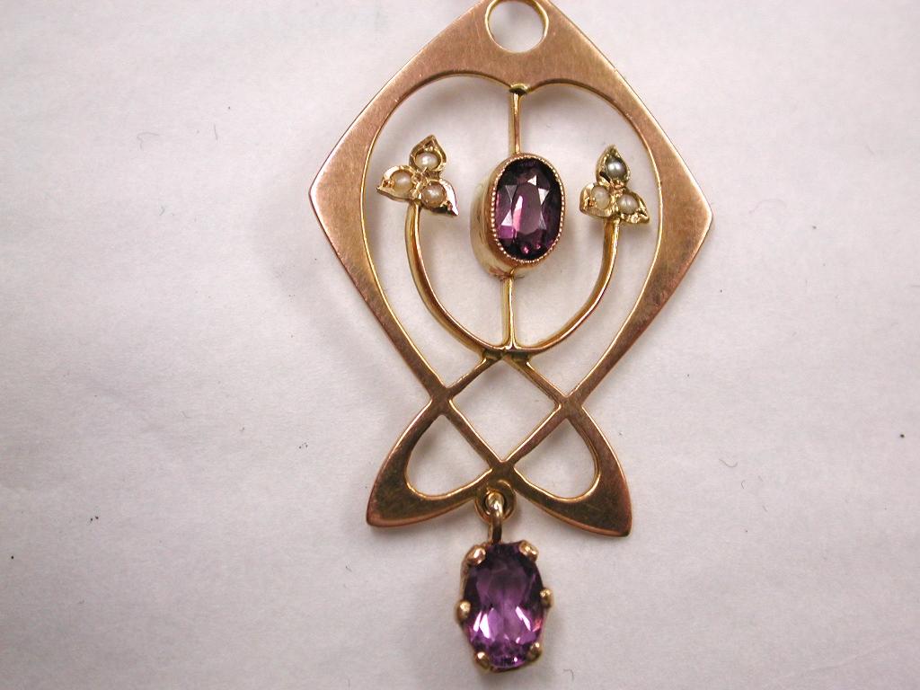 Art Nouveau 9ct Gold Pendant and Chain Set with Amethyst and Pearls, circa 1905 2
