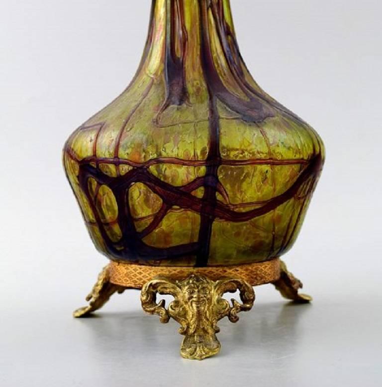 Art Nouveau ein Paar große Kunstglasvasen:: Bronzebeschläge:: um 1900 (Europäisch) im Angebot