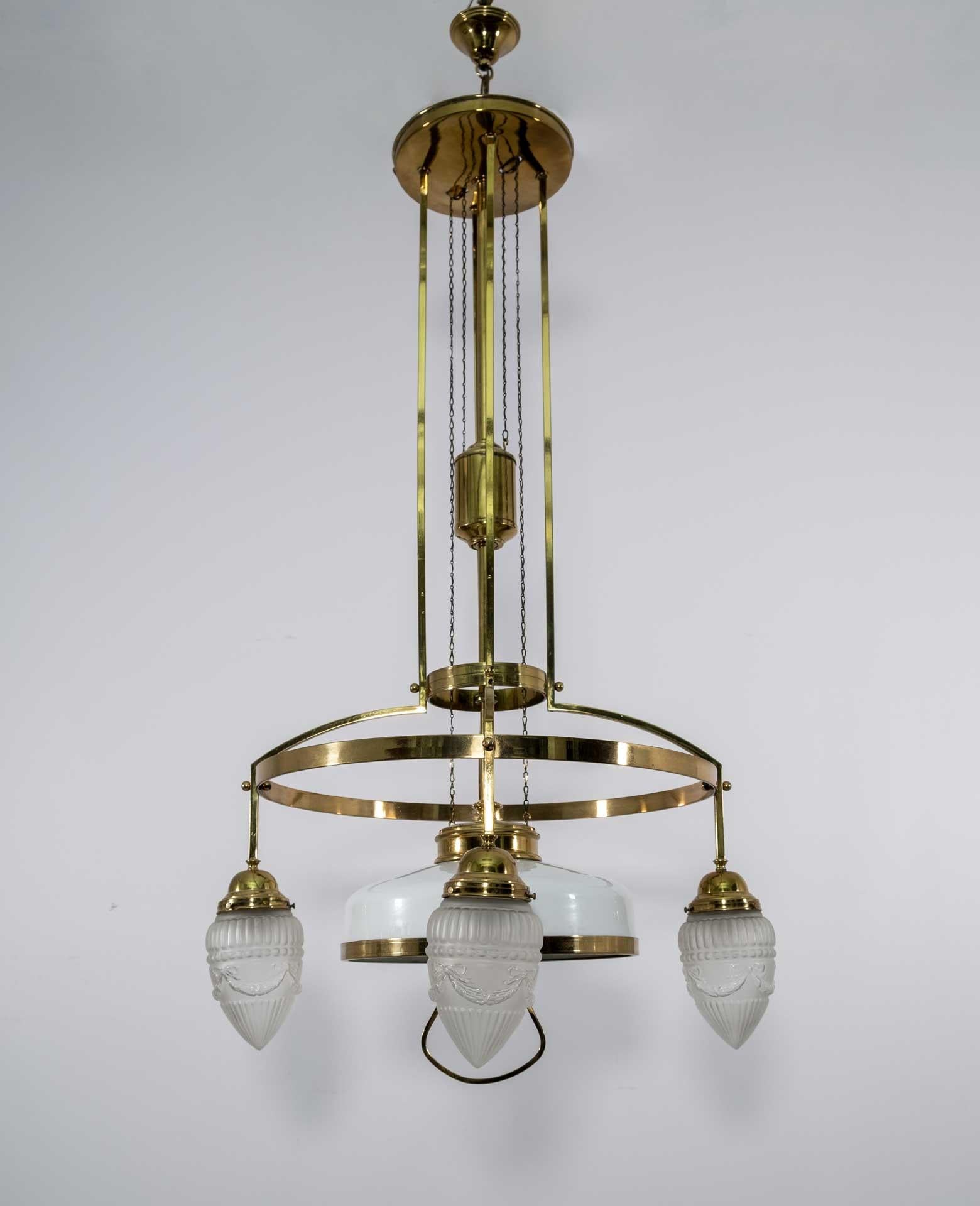 Art Nouveau Adjustable Brass and Glass Opaline Chandelier, Vienna, 1920s In Good Condition For Sale In Puglia, Puglia