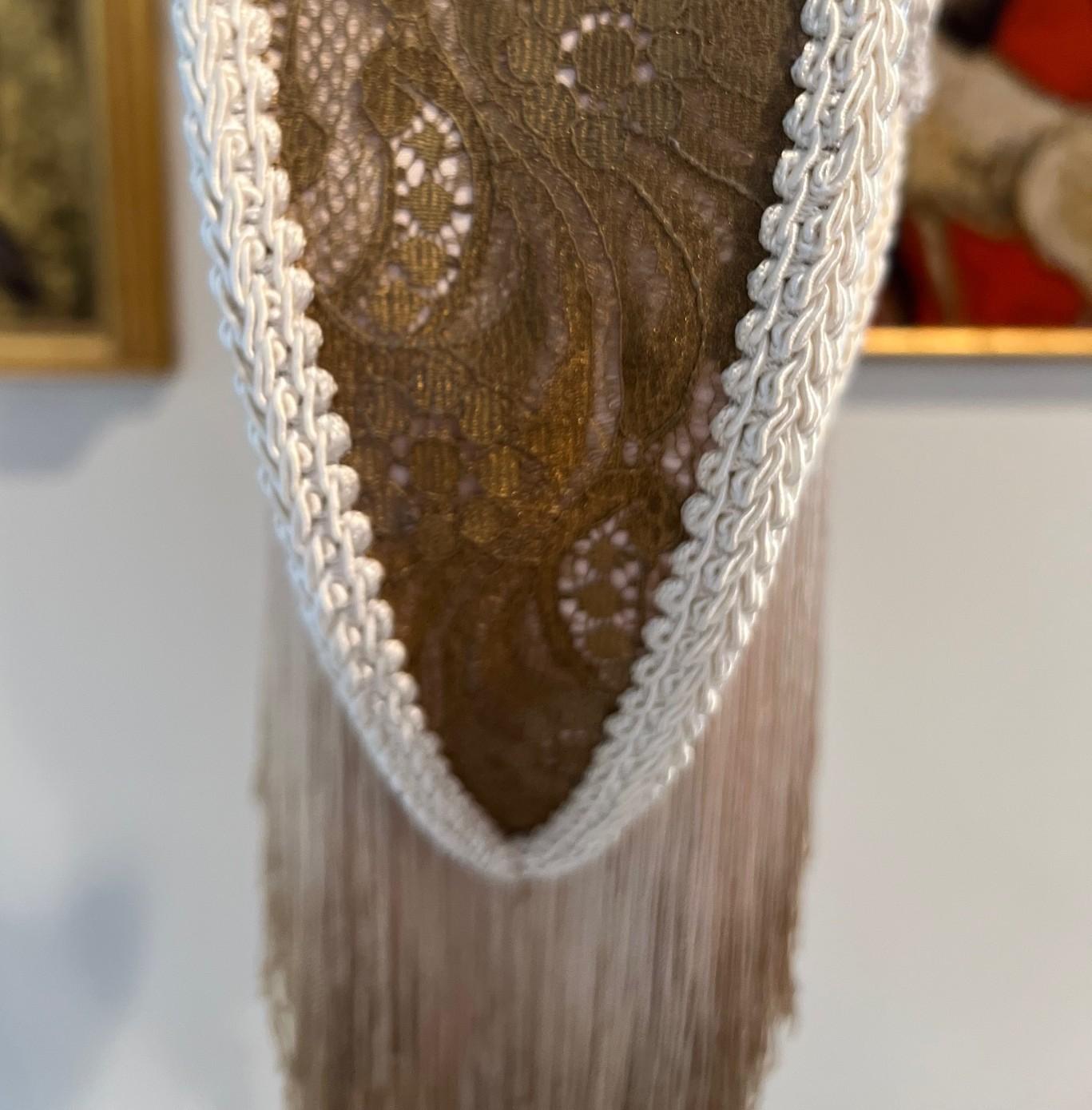 Lampada da terra regolabile in stile Art Nouveau con paralume a frange ombré e tirante con nappe in vendita 4