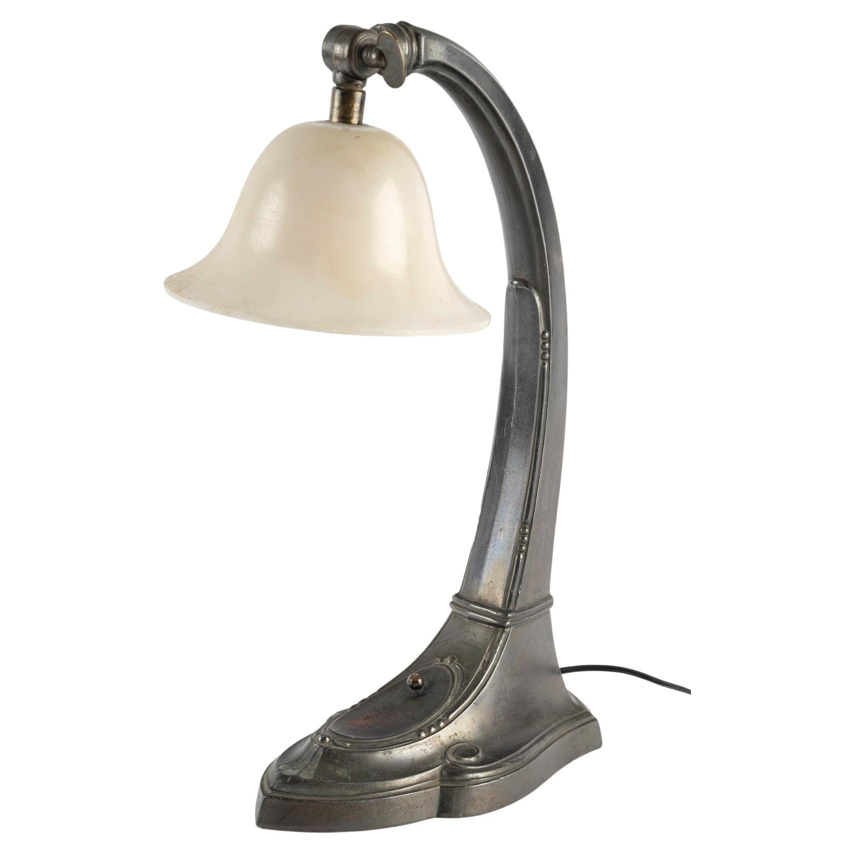 Lámpara de mesa Art Nouveau de alabastro y peltre (1910) en venta