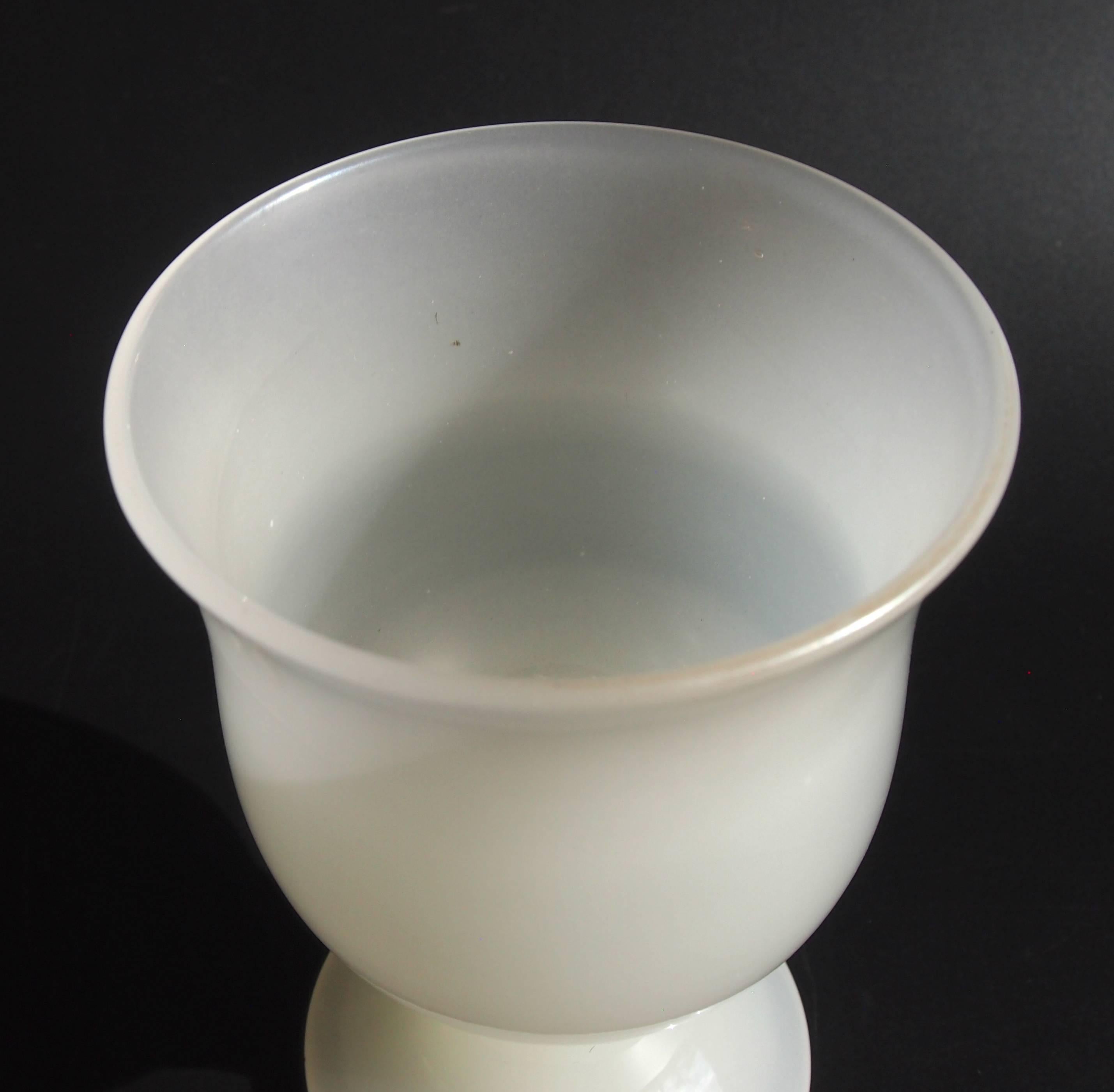 English Art Nouveau Alabaster Glass Museum Piece from Stevens and Williams For Sale 2