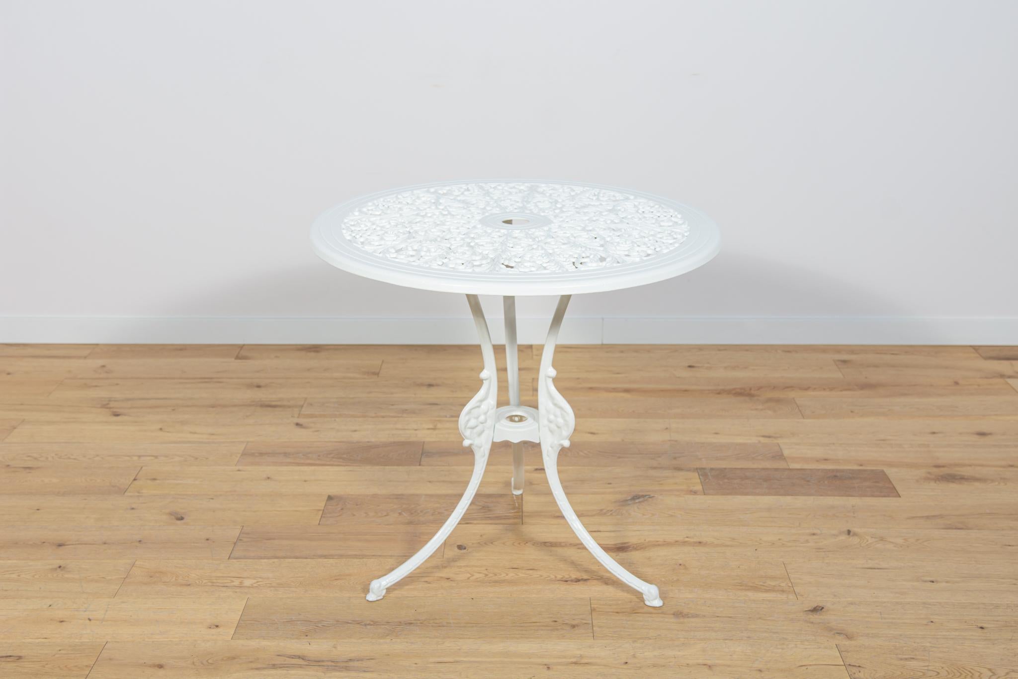Sedie da giardino in alluminio Art Nouveau, anni '50, United Knigdom, set di 5 in vendita 6