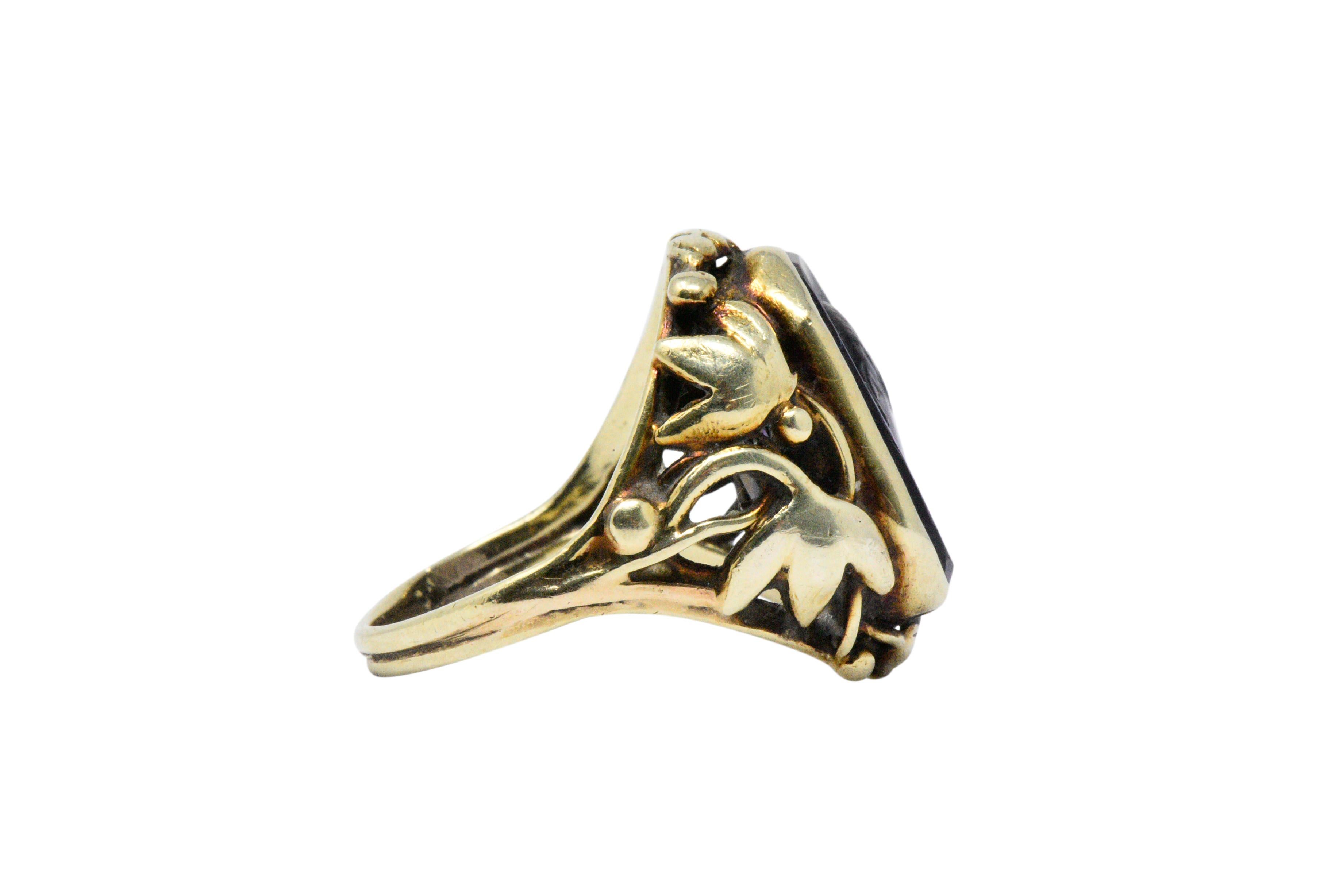 Women's or Men's Art Nouveau Amethyst and 14 Karat Green Gold Cameo Ring