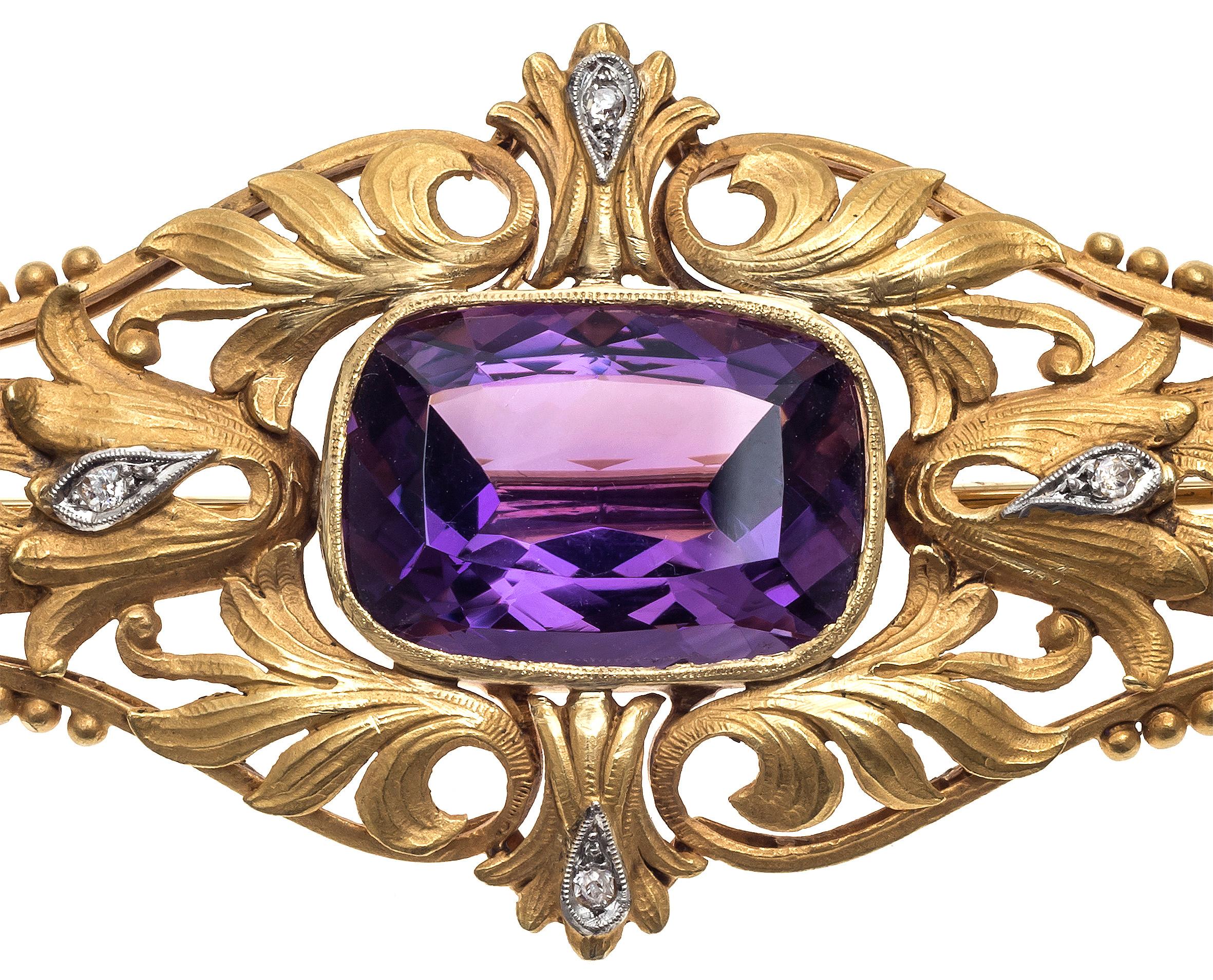 Finely chiselled Art Nouveau 18K gold brooch with a rectangular faceted amethyst. Finely modelled roses, leaves and foliage. Six diamonds are mounted in platinum.

