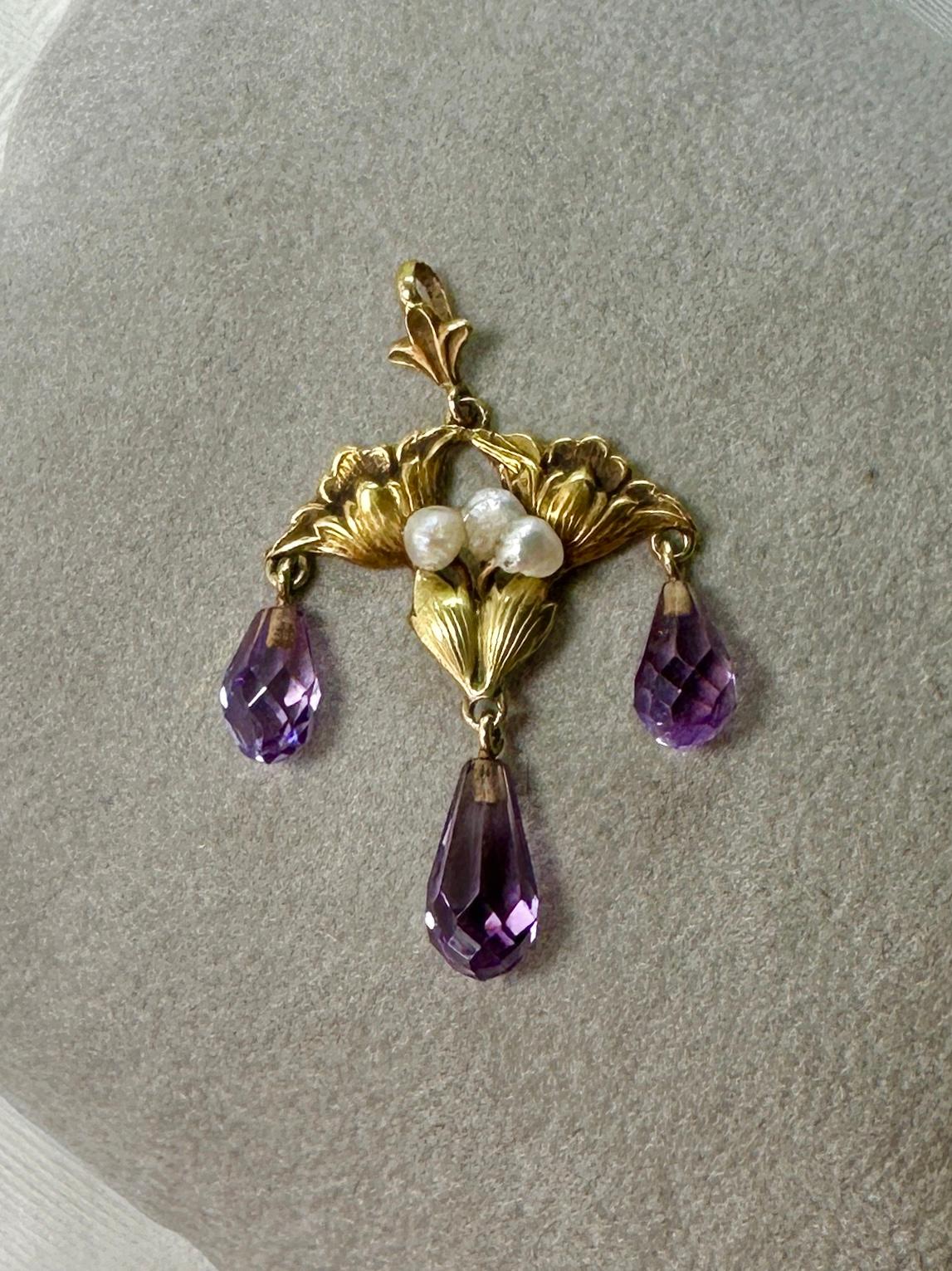 Art Nouveau Amethyst Flower Pendant Necklace Poppy Lotus 14 Karat Green Gold In Excellent Condition For Sale In New York, NY