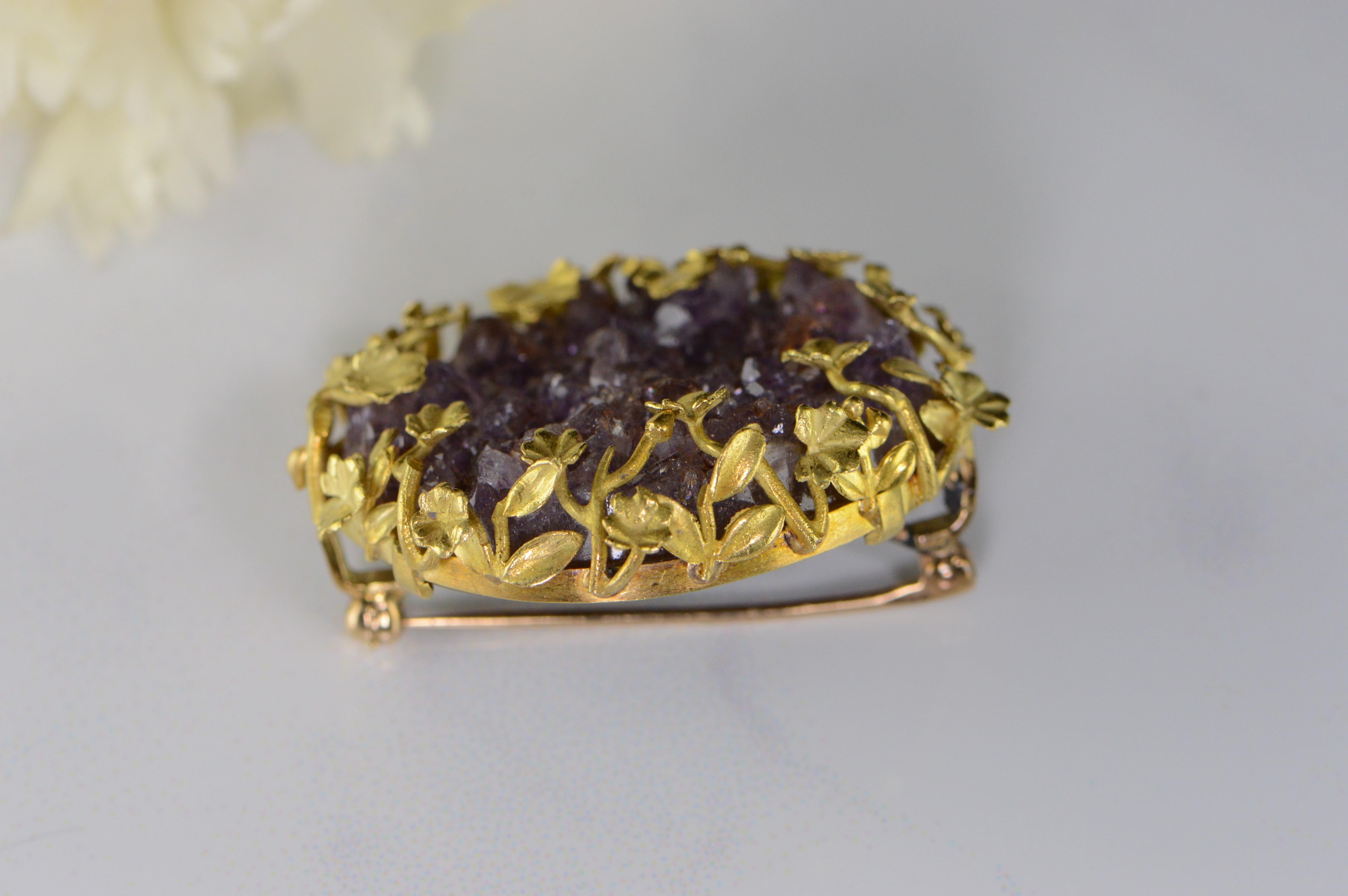 Art Nouveau Amethyst Geode  Leaf Design Pin Brooch Pendant set in 18K Yellow gold. It weighs 18.6 grams. It can be worn as a pendant or pin. 