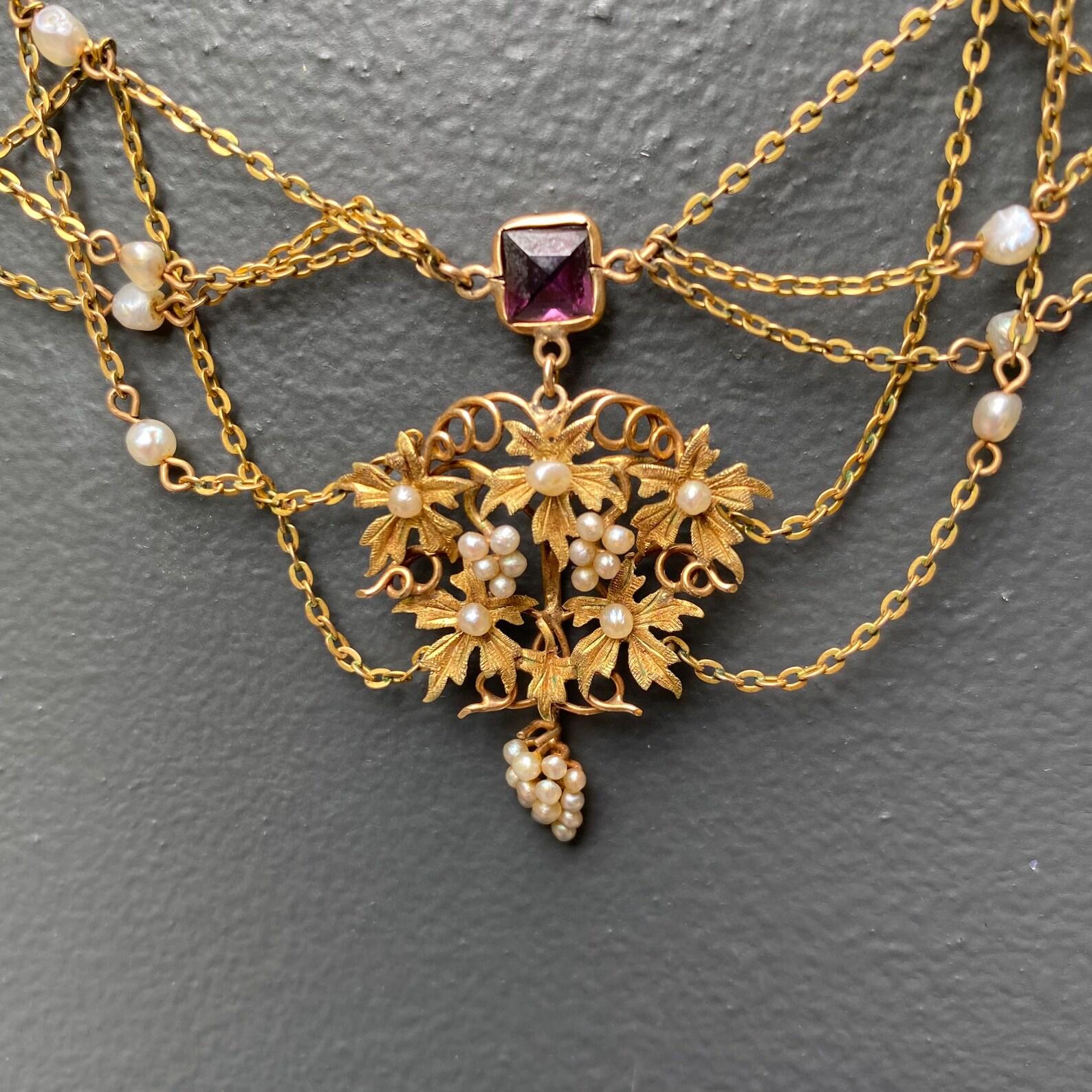 Art Nouveau Amethyst Seed Pearls Festoon Necklace Gold In Good Condition For Sale In Plainsboro, NJ