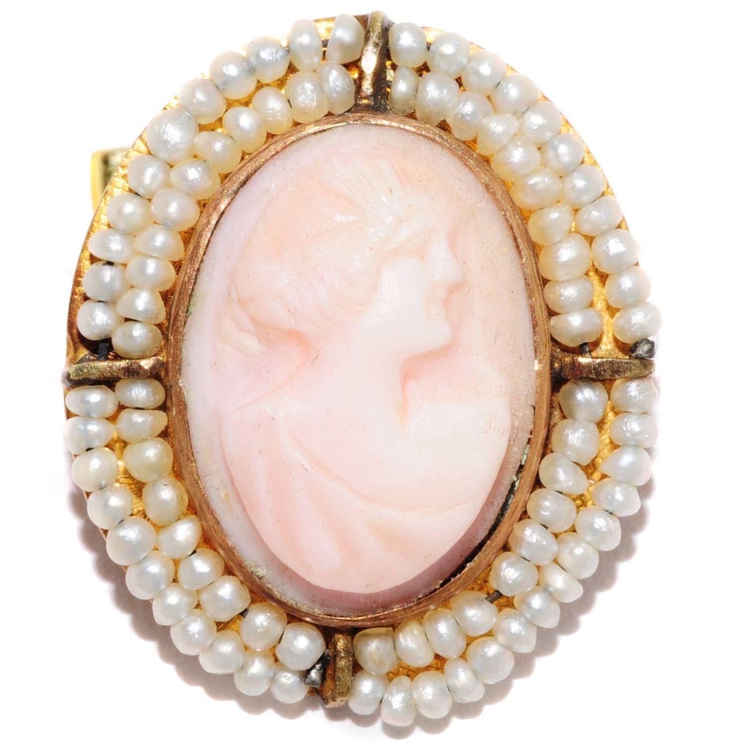 Art Nouveau Angel Skin Natural Coral Carved Yellow Gold Cameo Brooch For Sale