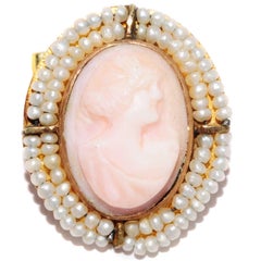 Art Nouveau Angel Skin Natural Coral Carved Yellow Gold Cameo Brooch