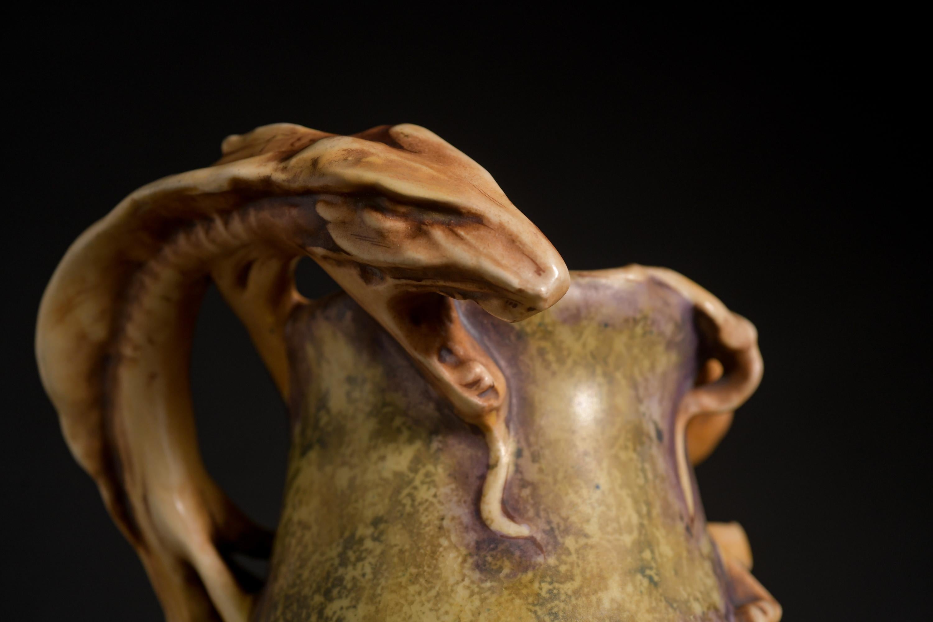 Angry, Webgefasste Jugendstil-Vase mit Meeresmonstermotiven aus dem Jugendstil von Eduard Stellmacher für Amphora im Angebot 2