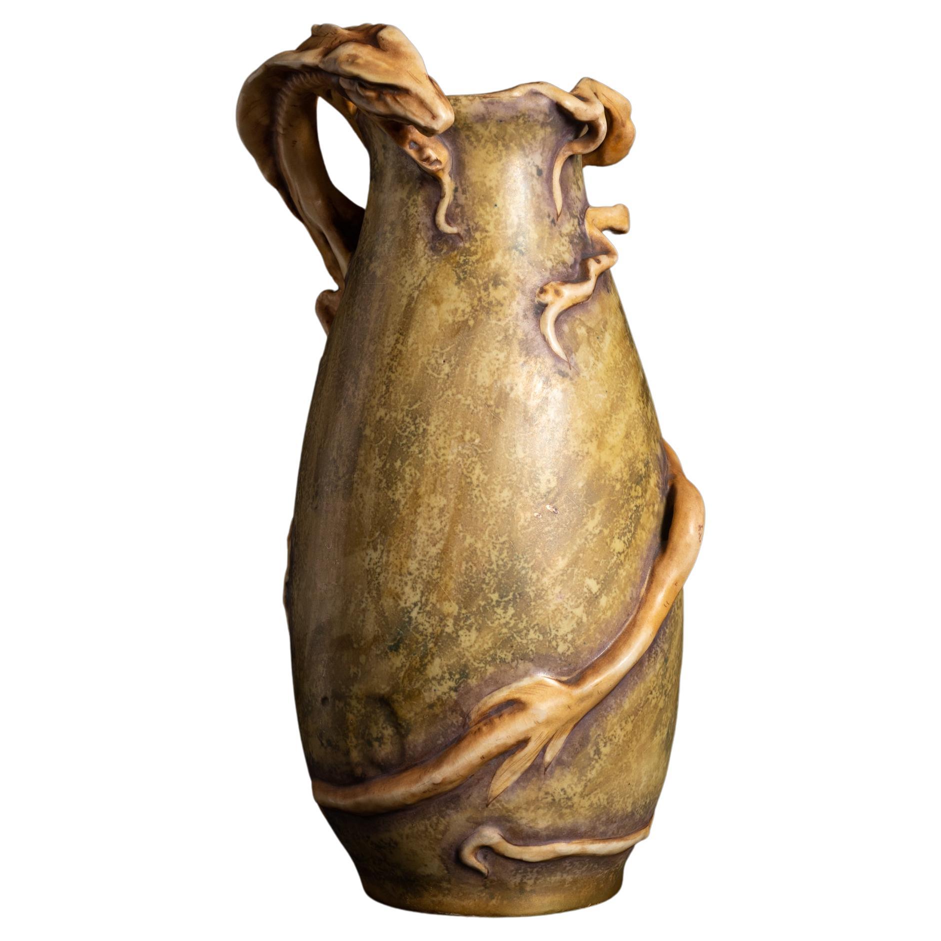 Angry, Webgefasste Jugendstil-Vase mit Meeresmonstermotiven aus dem Jugendstil von Eduard Stellmacher für Amphora