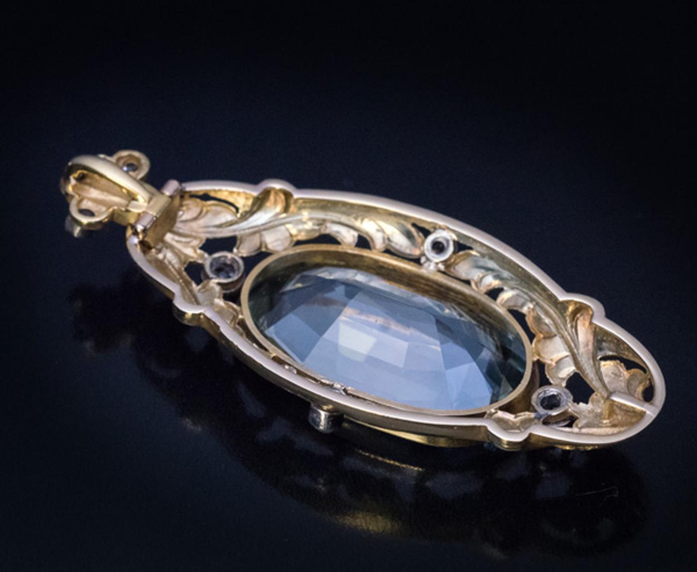 Women's Art Nouveau Antique 20 Carat Aquamarine Diamond Gold Pendant