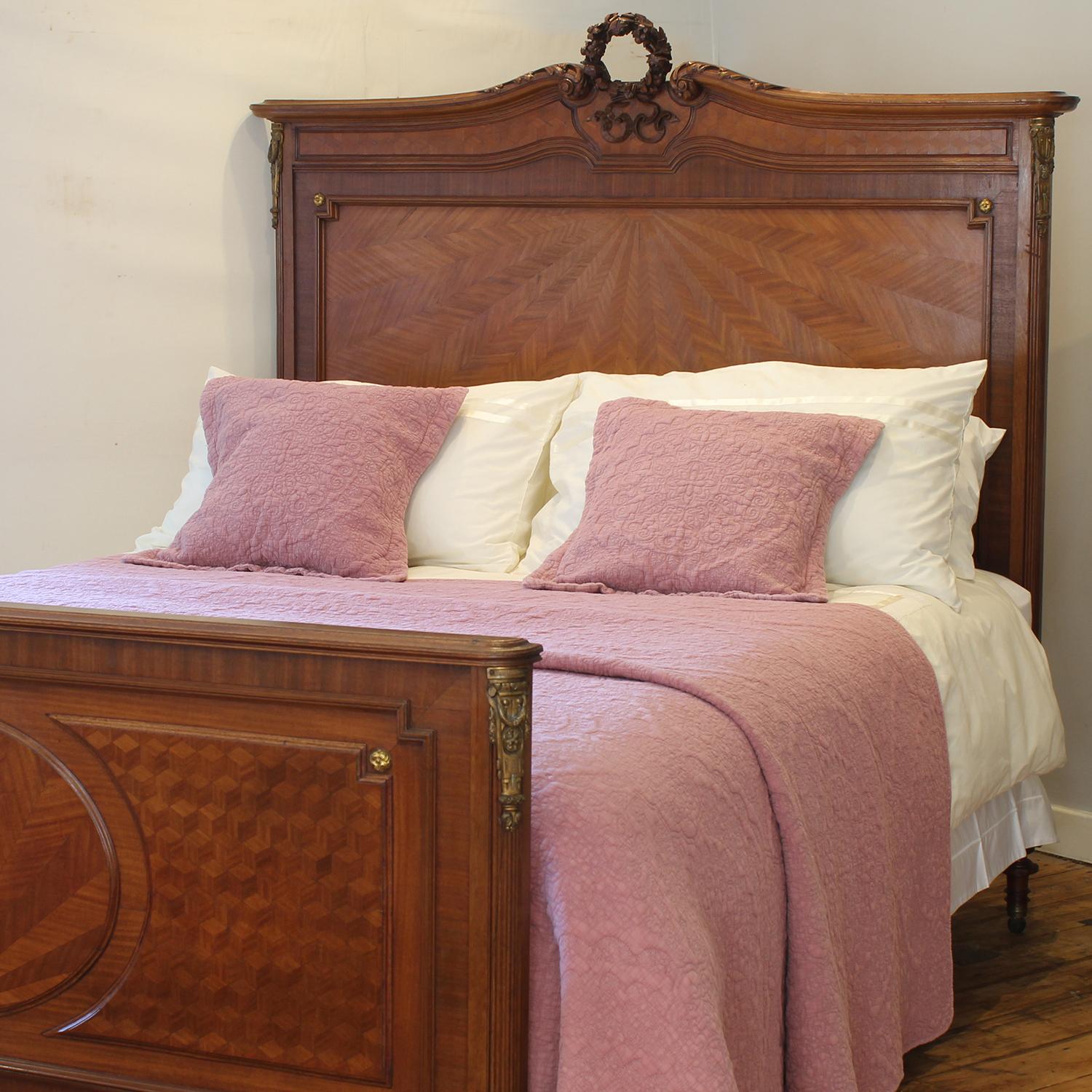 Antikes Art-Déco-Bett aus Obstholz mit Parkettarbeit und Sonnenschliff-Intarsien, WK196 (Art déco) im Angebot