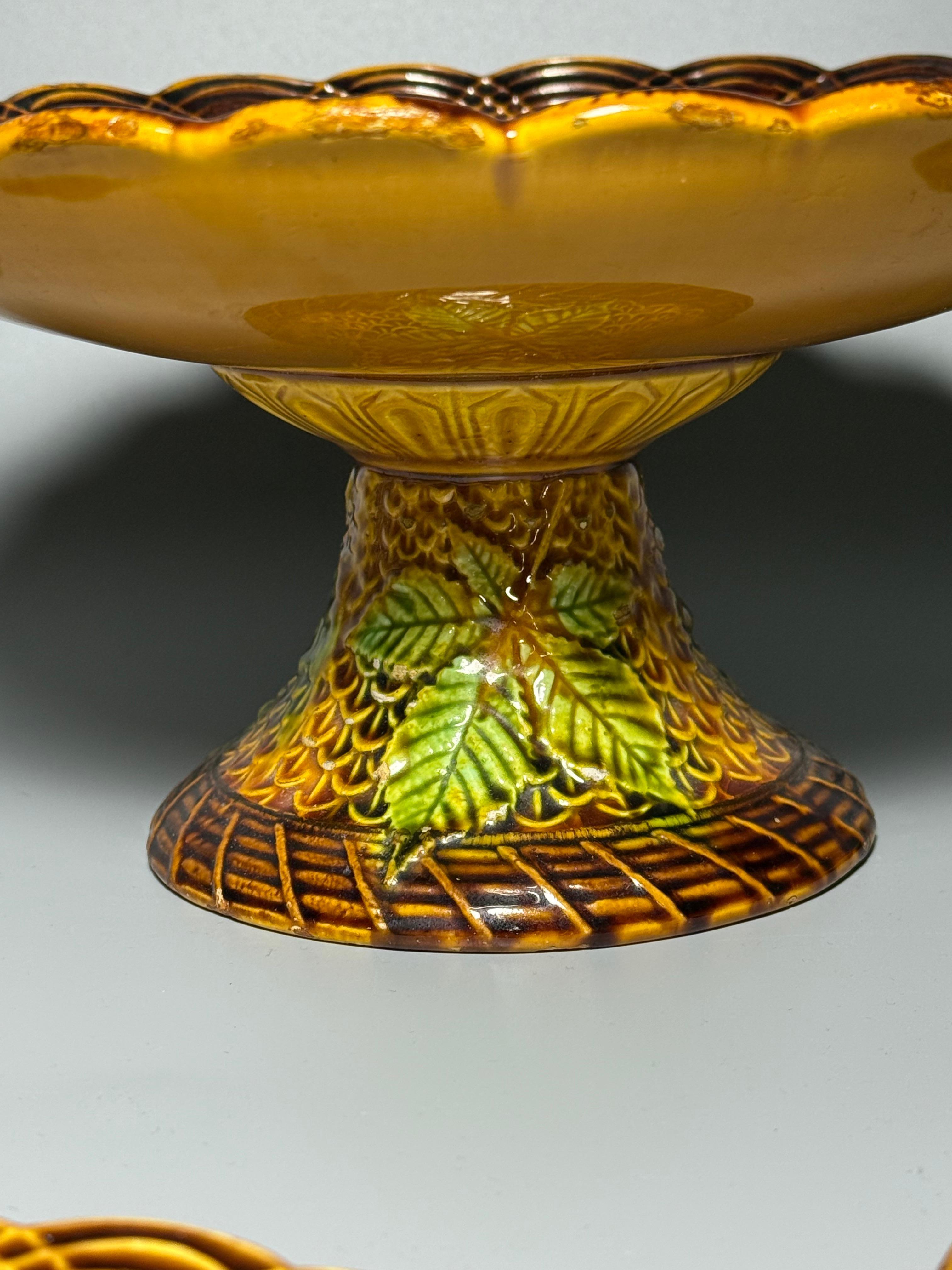 Art Nouveau Majolica Villeroy & Boch  Set  Fruit Stand Plates 1880 In Good Condition For Sale In Uppsala , SE