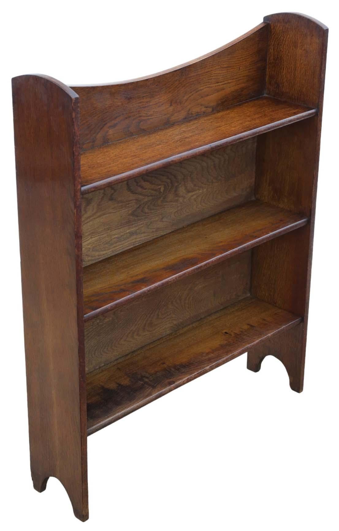 Antique Oak Bookcase Display Cabinet - Quality Piece from the Art Nouveau era, circa 1910.

This bookcase emanates timeless charm and character.

Solidly constructed with no loose joints or woodworm, it ensures durability and stability.

Certain to