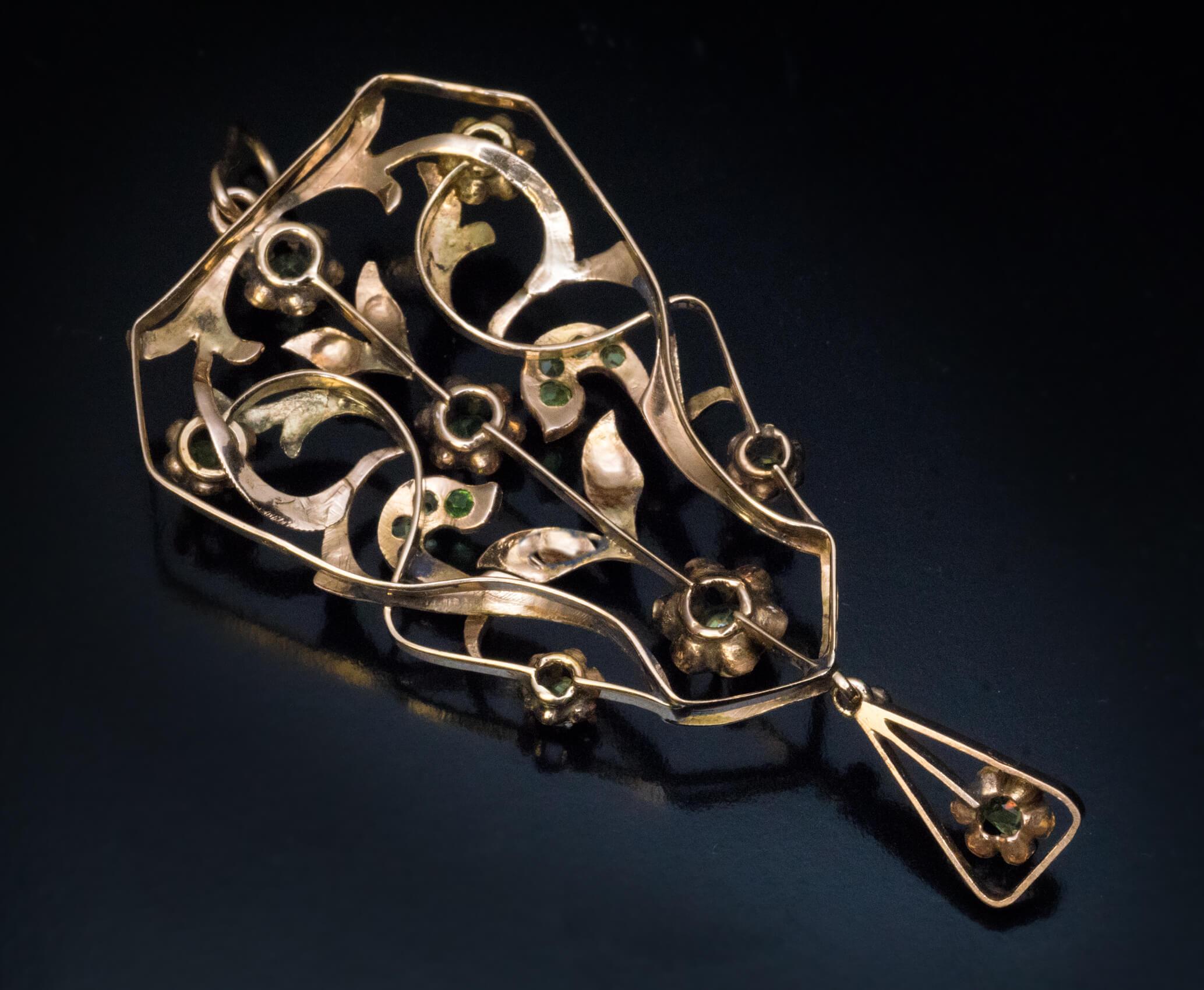 Art Nouveau Antique Russian Demantoid Gold Pendant In Excellent Condition For Sale In Chicago, IL