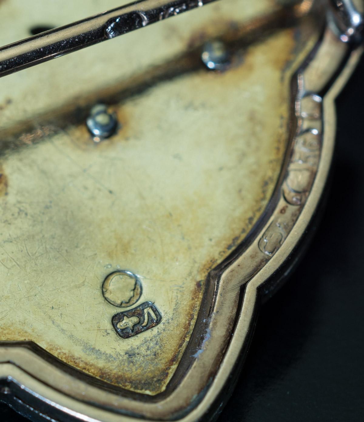 Broche russe ancienne Art Nouveau en or et émail guilloché de diamants Excellent état - En vente à Chicago, IL