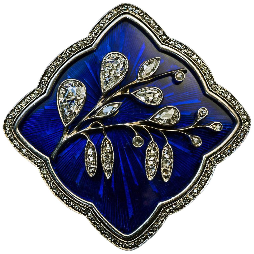 Broche russe ancienne Art Nouveau en or et émail guilloché de diamants en vente