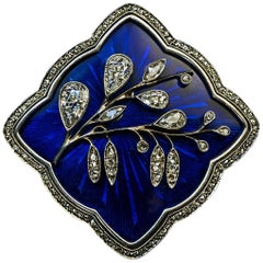 Broche russe ancienne Art Nouveau en or et émail guilloché de diamants