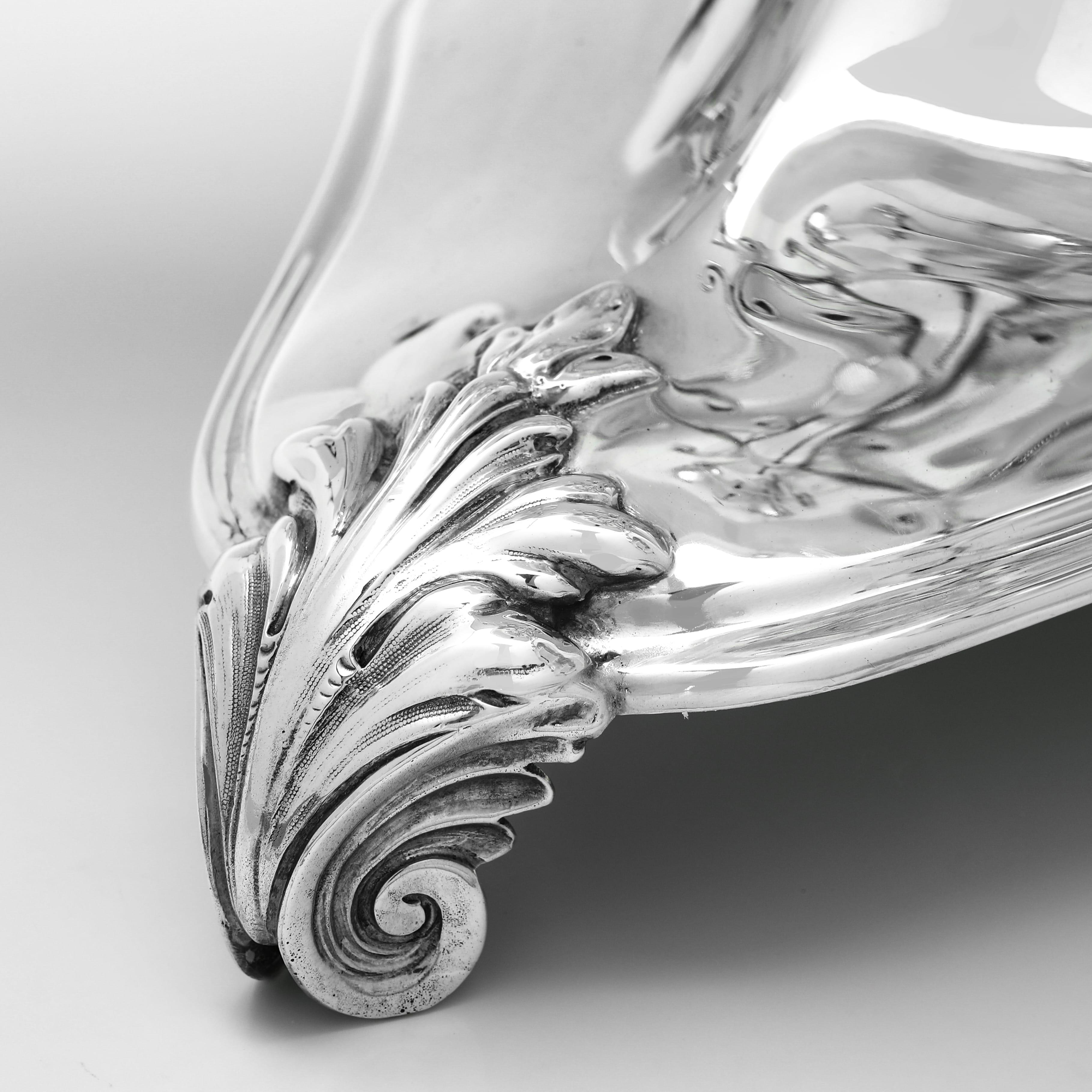 Art Nouveau Antique Sterling Silver Flower Epergne or Centrepiece - Made in 1909 In Good Condition For Sale In London, London