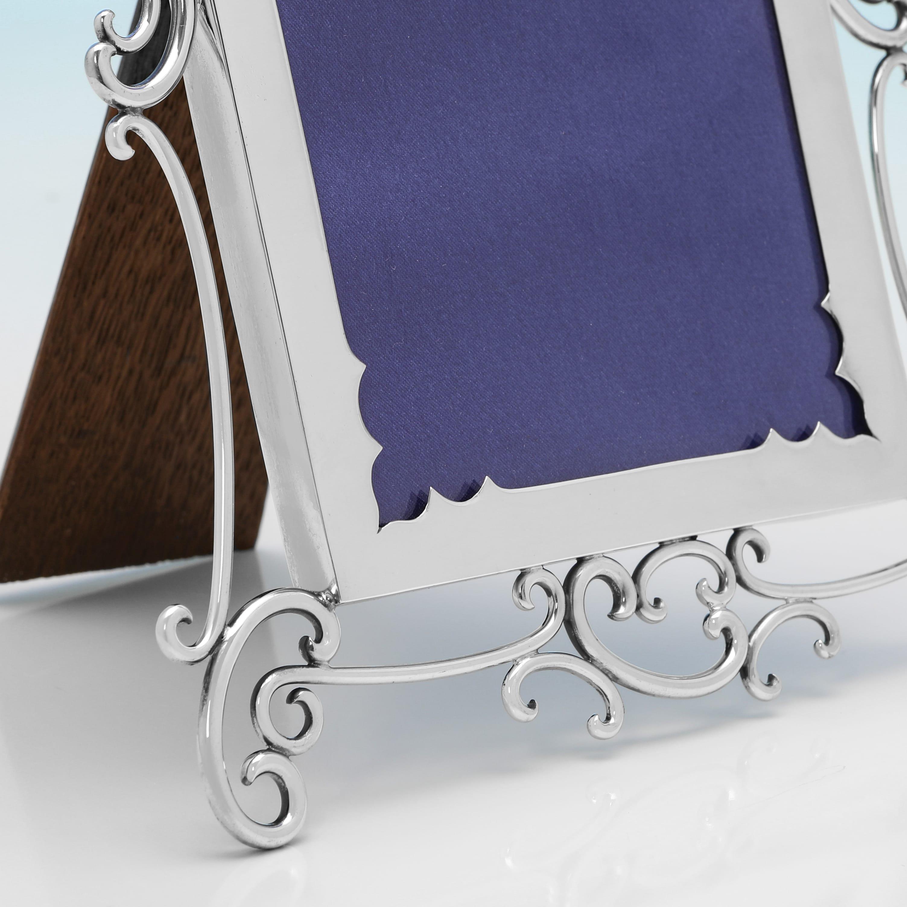 English Art nouveau antique sterling silver photograph frame hallmarked London 1903 For Sale