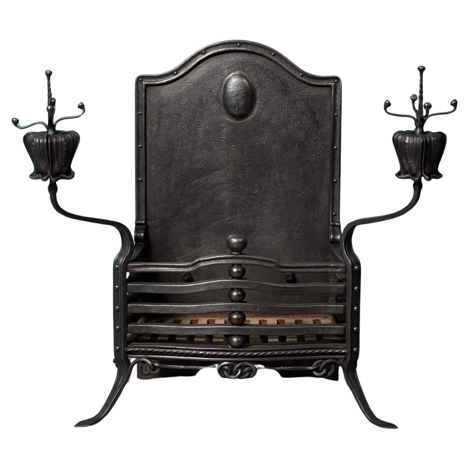 Grille de foyer de style Arte Antiques en vente