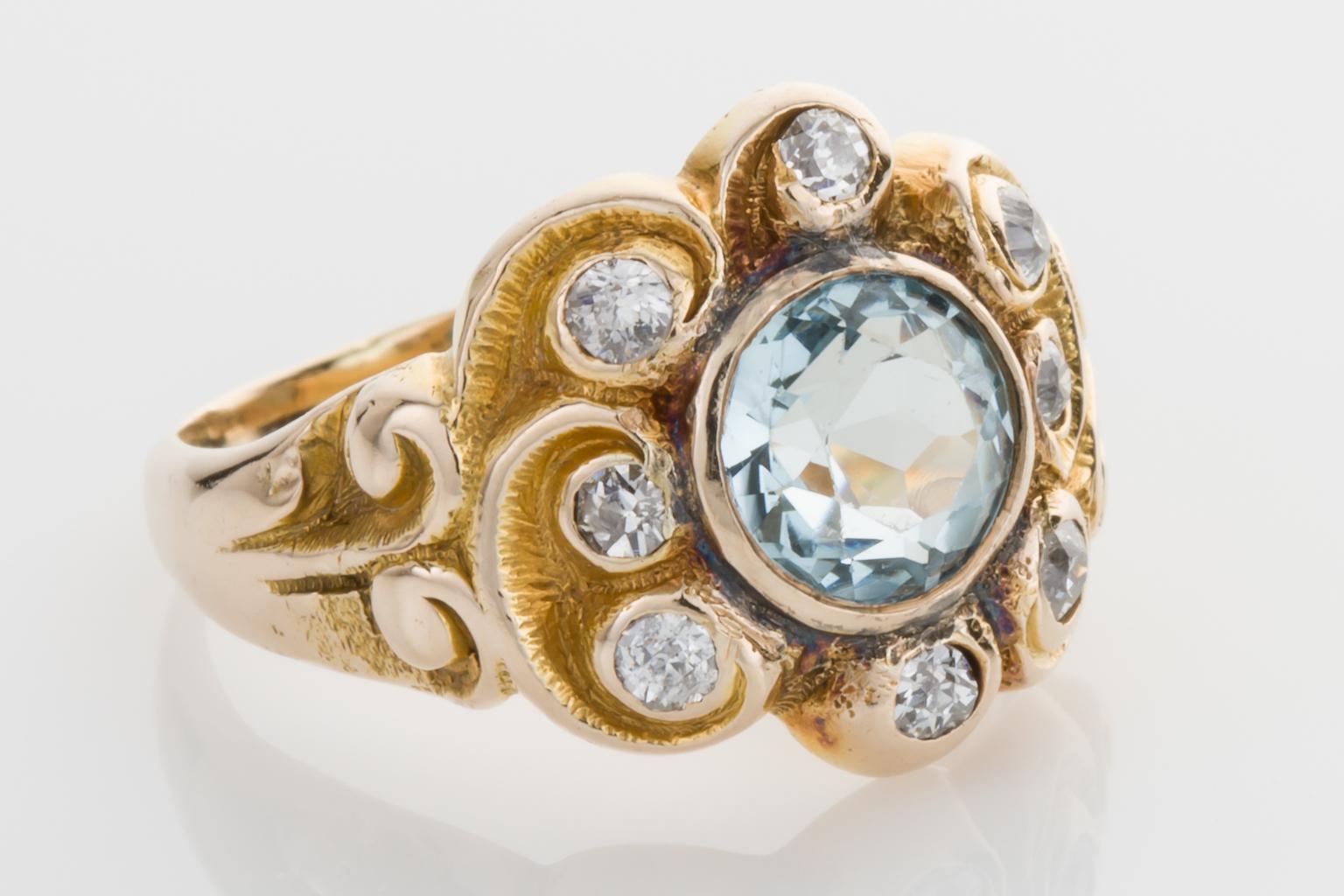 Women's Art Nouveau Aquamarine and Diamond 14 Karat Yellow Gold Ring For Sale