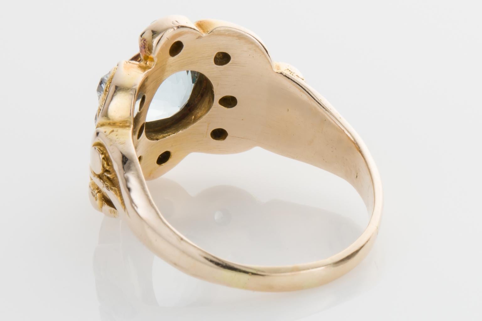 Art Nouveau Aquamarine and Diamond 14 Karat Yellow Gold Ring For Sale 2