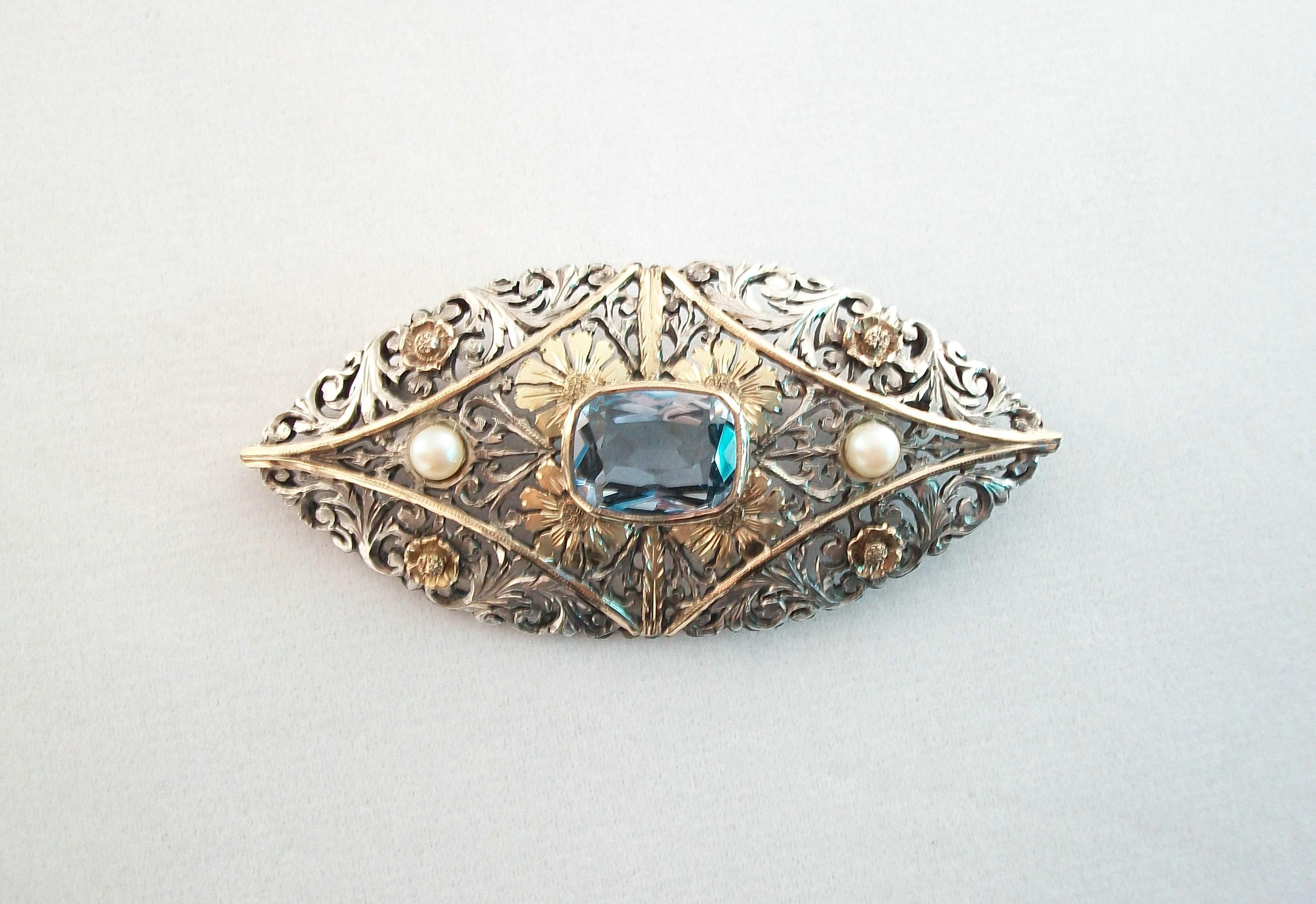 Jugendstil-Brosche aus Silber und Gold mit Aquamarin und Perlen in Silber und Gold – Frankreich – um 1900 im Angebot 4