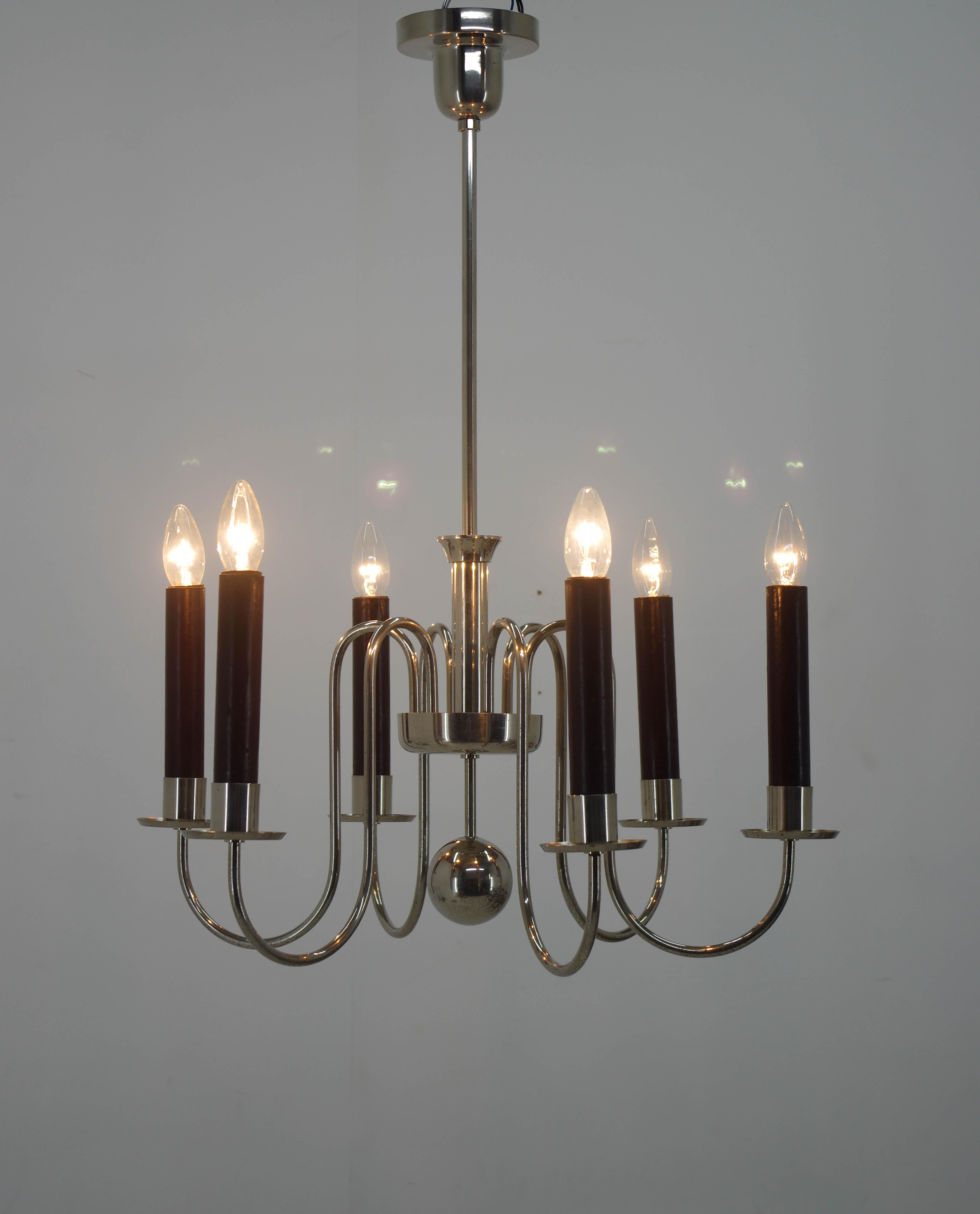 Large Art Nouveau / Art Deco chandelier made in circa 1920s.
Restored: cleaned, polished, rewired:
two separate circuits 3+3x40W, E12-E14 bulbs
US wiring compatible