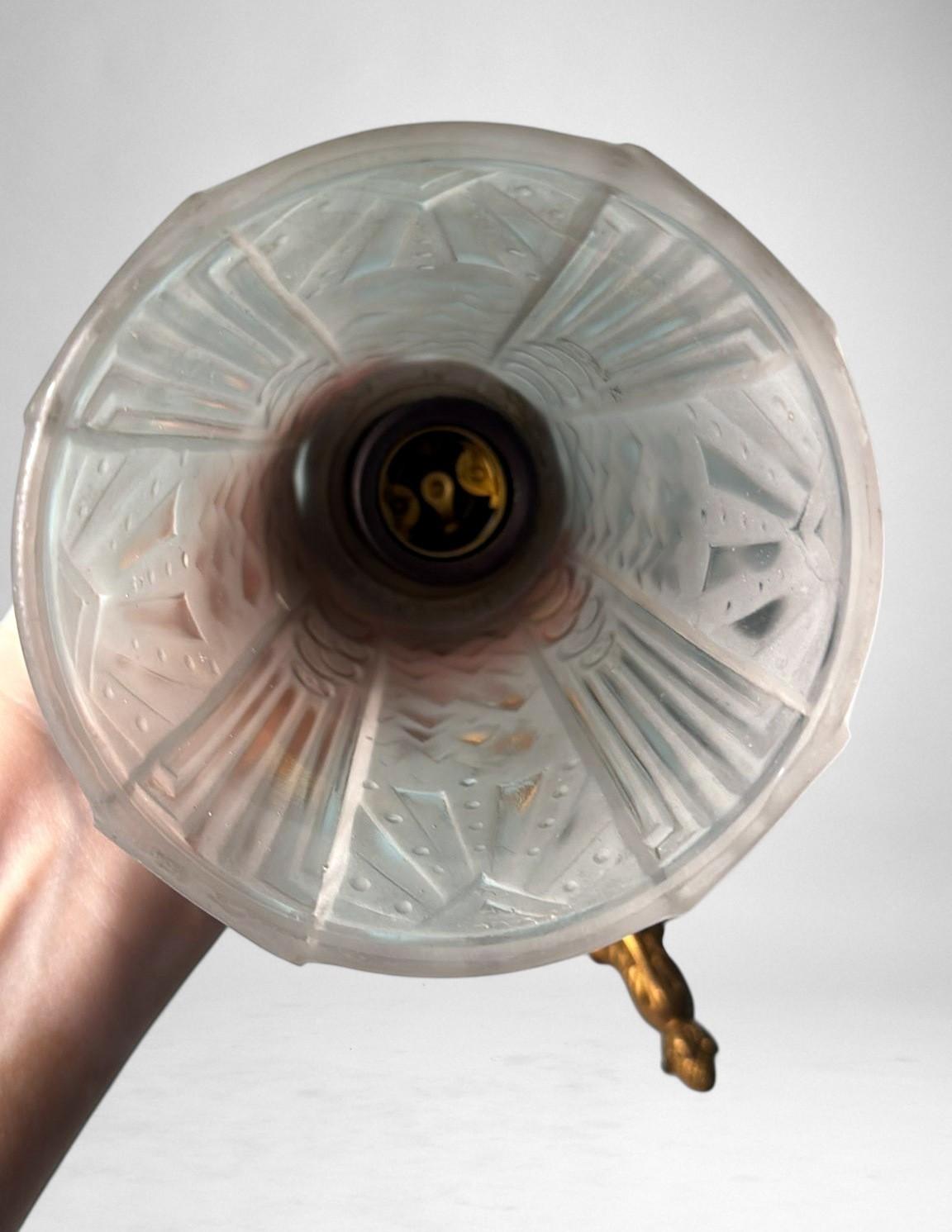 Coppia di lampade da parete in bronzo dorato e vetro tagliato in stile Art Nouveau Art Deco in vendita 3