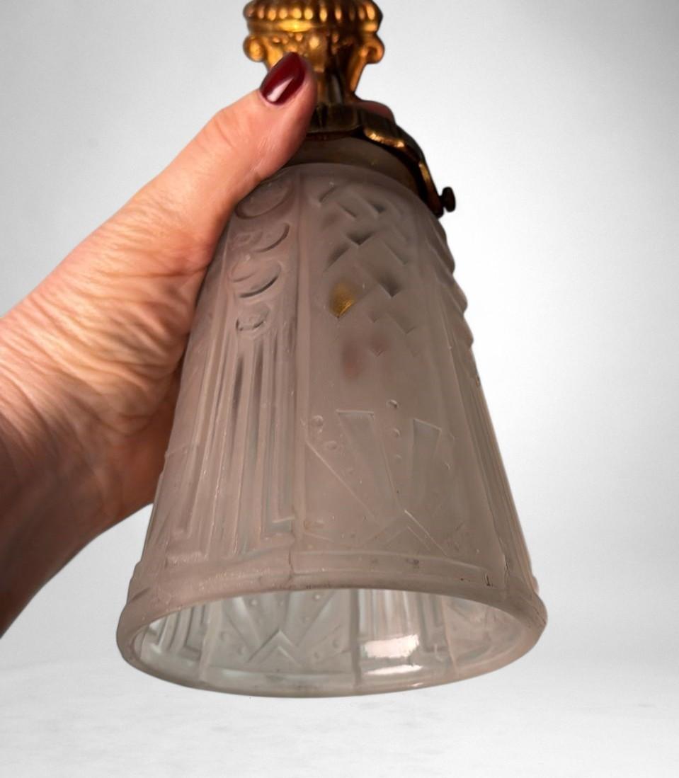 Coppia di lampade da parete in bronzo dorato e vetro tagliato in stile Art Nouveau Art Deco in vendita 10