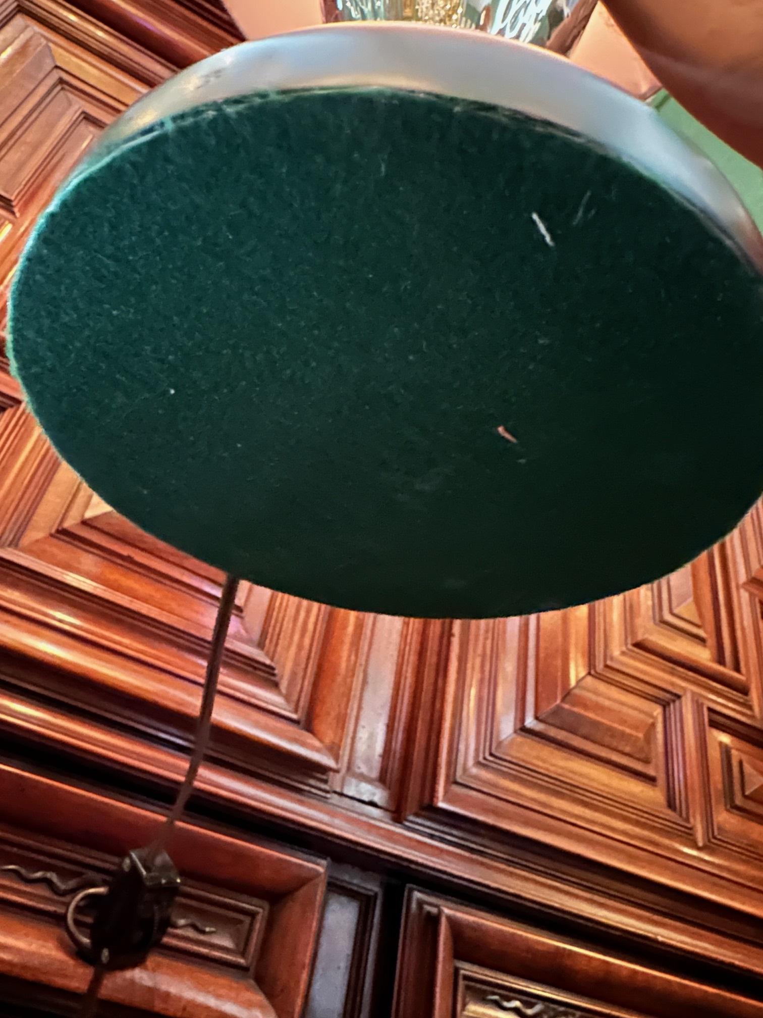 Lampe de bureau Art Nouveau Art Déco en forme d'urne en argent avec abat-jour ancien LA CA en vente 3