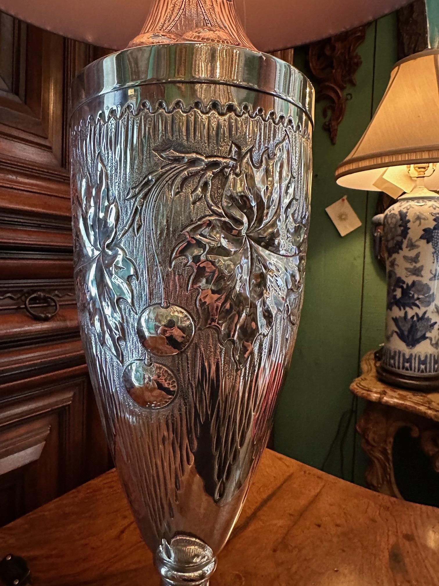 Lampe de bureau Art Nouveau Art Déco en forme d'urne en argent avec abat-jour ancien LA CA en vente 5