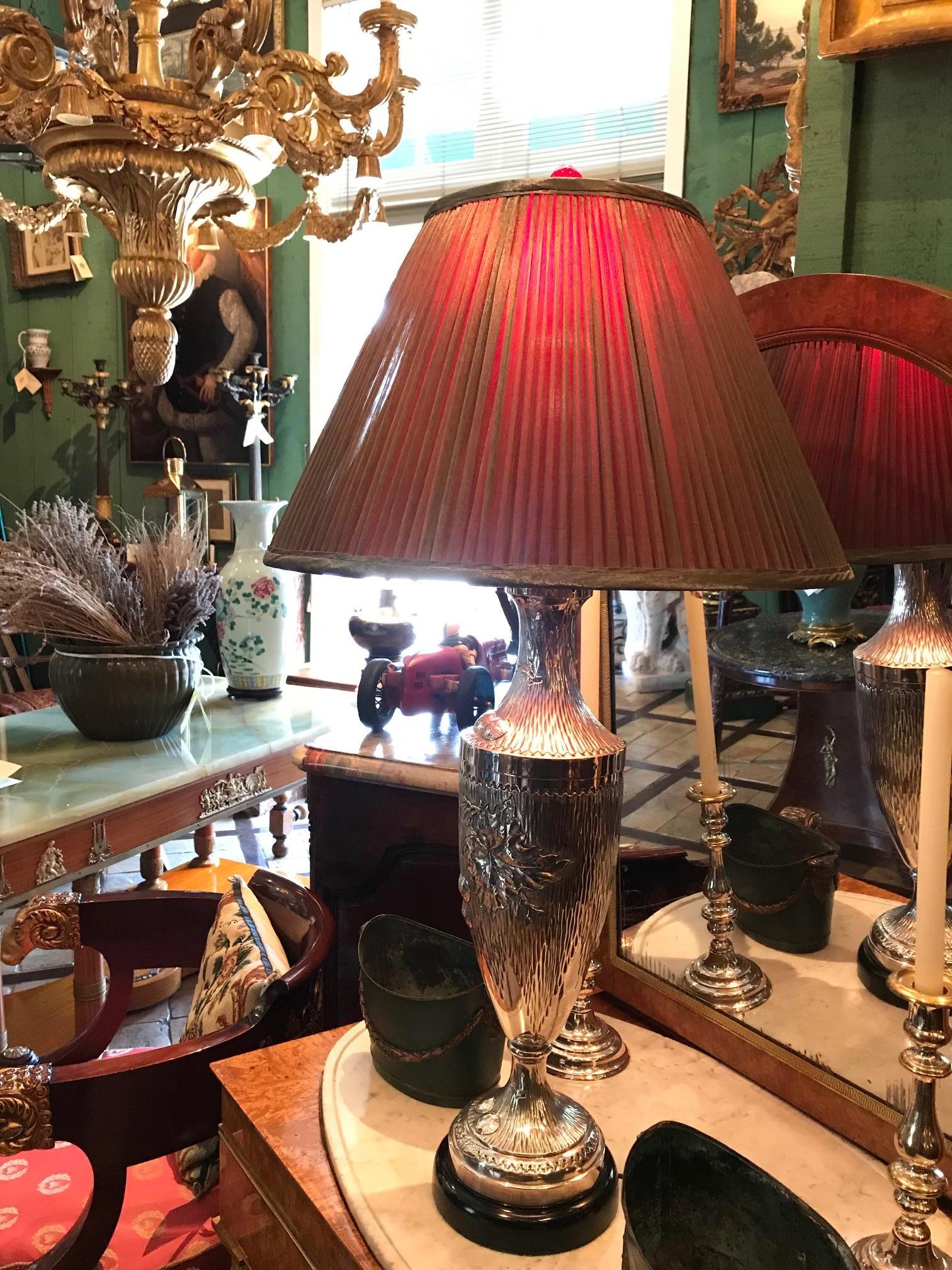 Lampe de bureau Art Nouveau Art Déco en forme d'urne en argent avec abat-jour ancien LA CA en vente 11