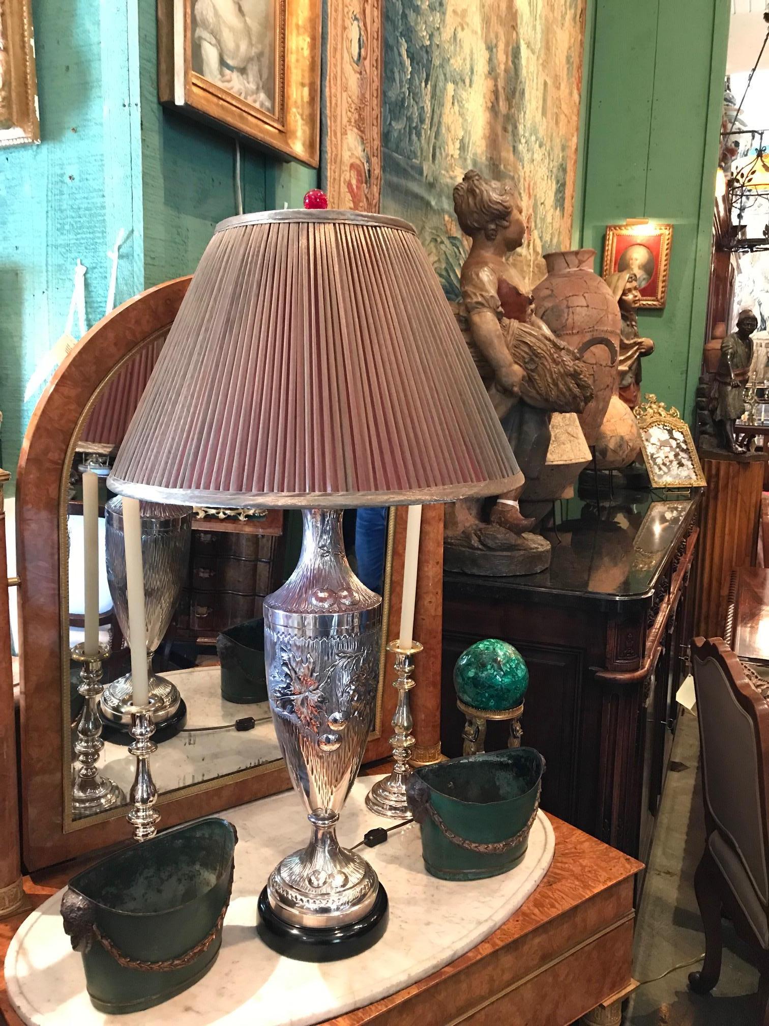 Lampe de bureau Art Nouveau Art Déco en forme d'urne en argent avec abat-jour ancien LA CA en vente 12