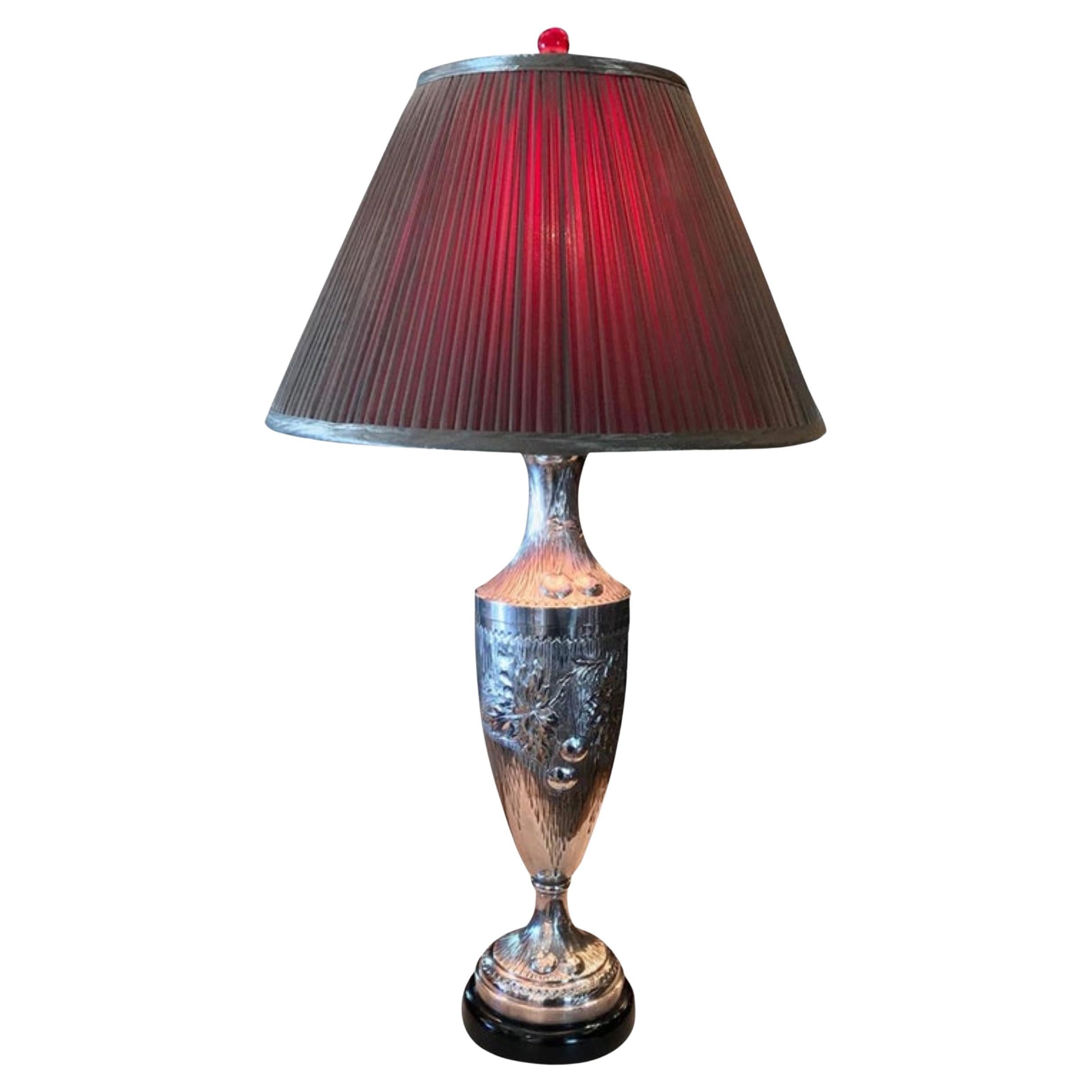 Lampe de bureau Art Nouveau Art Déco en forme d'urne en argent avec abat-jour ancien LA CA en vente