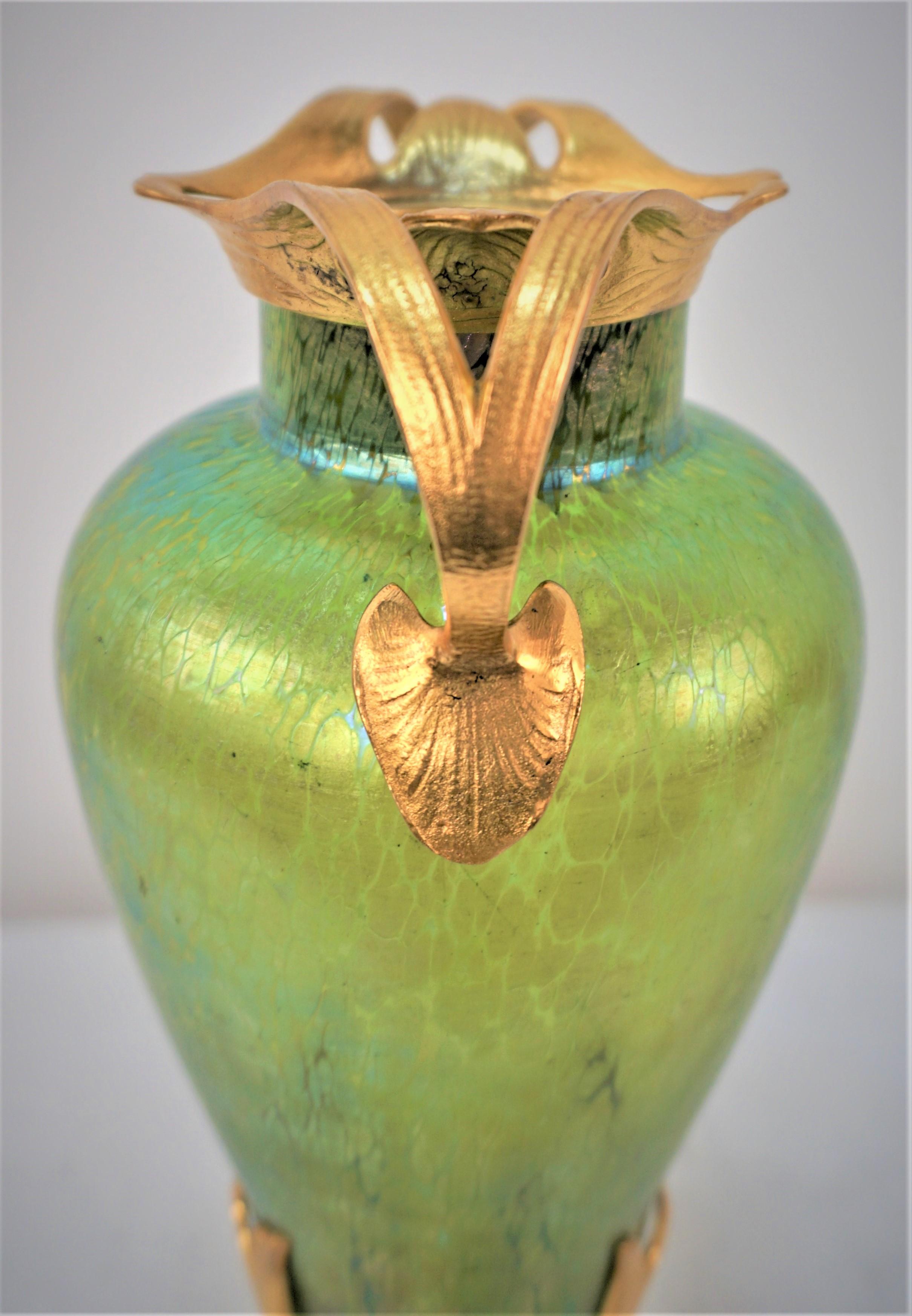 Doré Vase Art Nouveau Art Glass Gilt Bronze Mounting Vase en vente