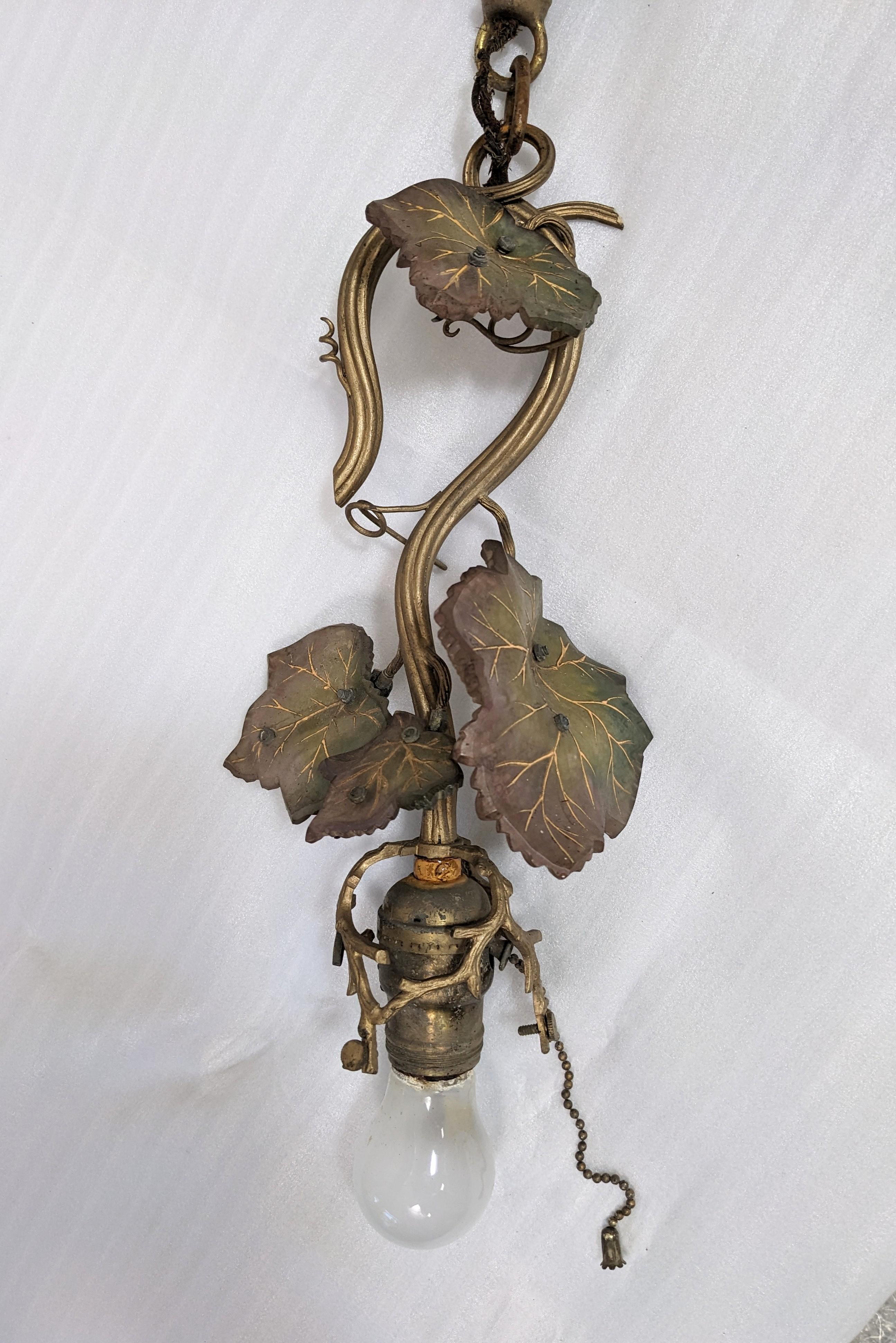 Lampe à suspension Art Nouveau en forme de raisin avec 2 abat-jour en vente 1