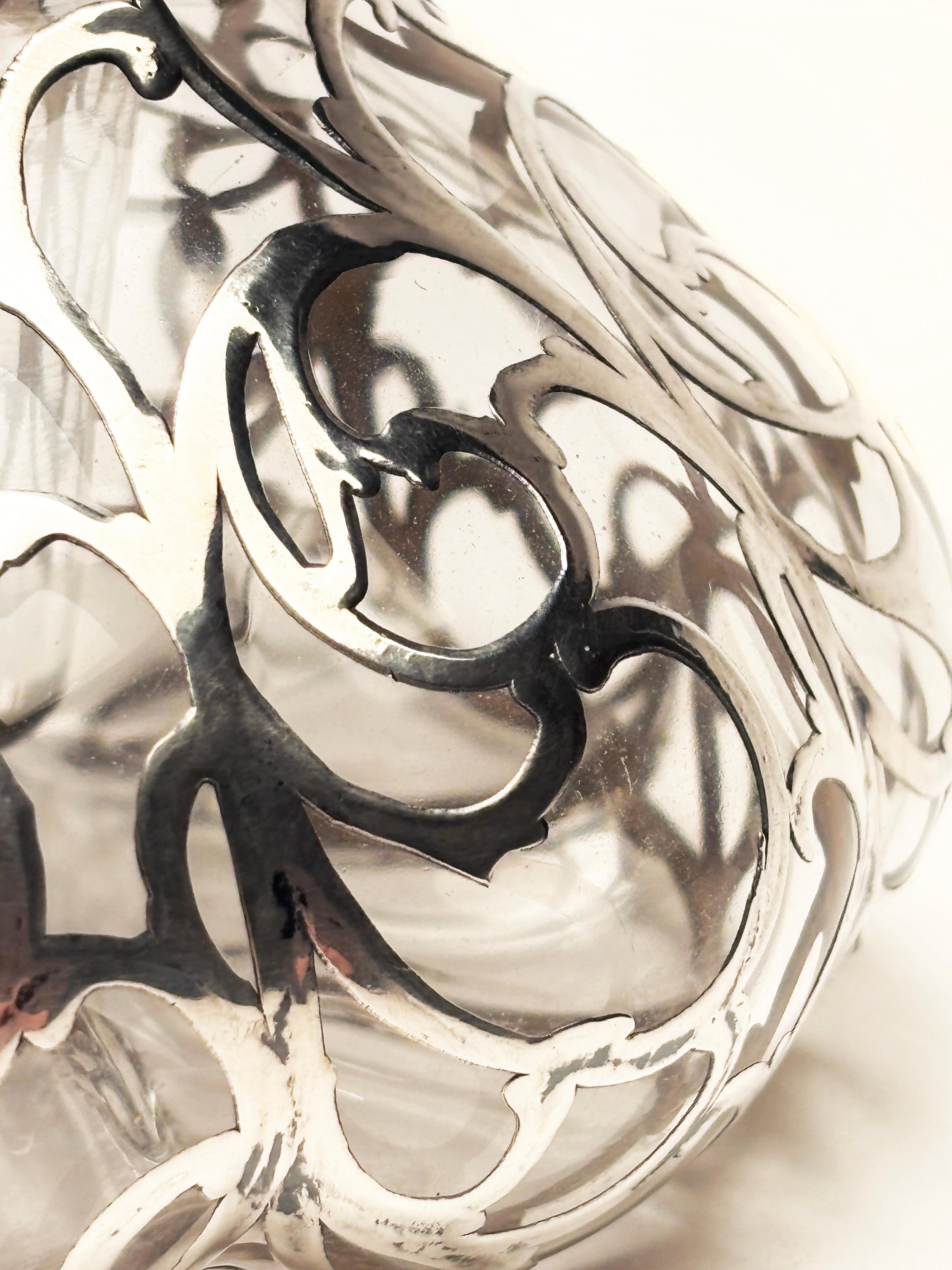 Bottiglia di profumo in vetro artistico Art Nouveau con sovrapposizione in sterling traforato in vendita 6