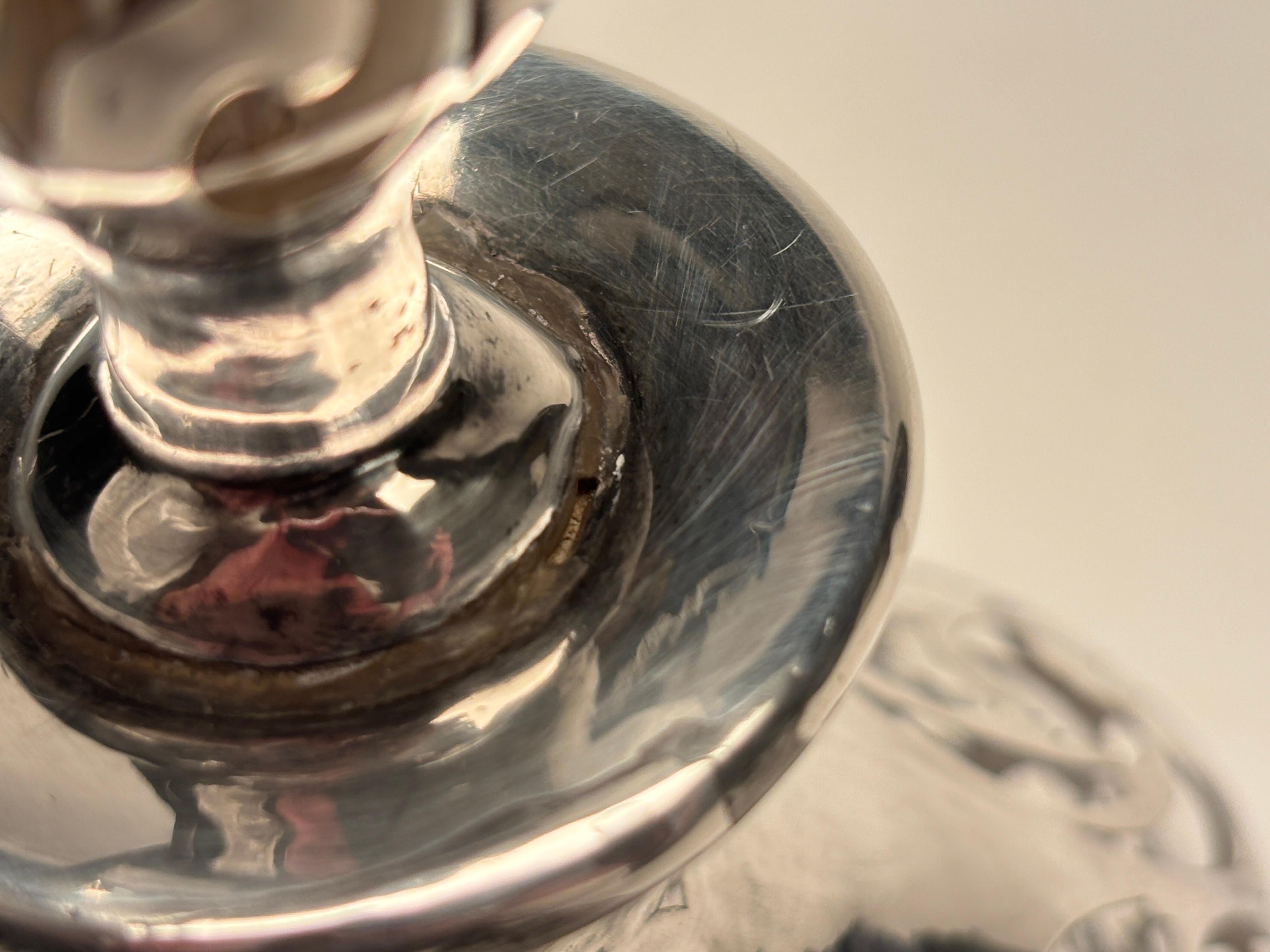 Bottiglia di profumo in vetro artistico Art Nouveau con sovrapposizione in sterling traforato in vendita 8