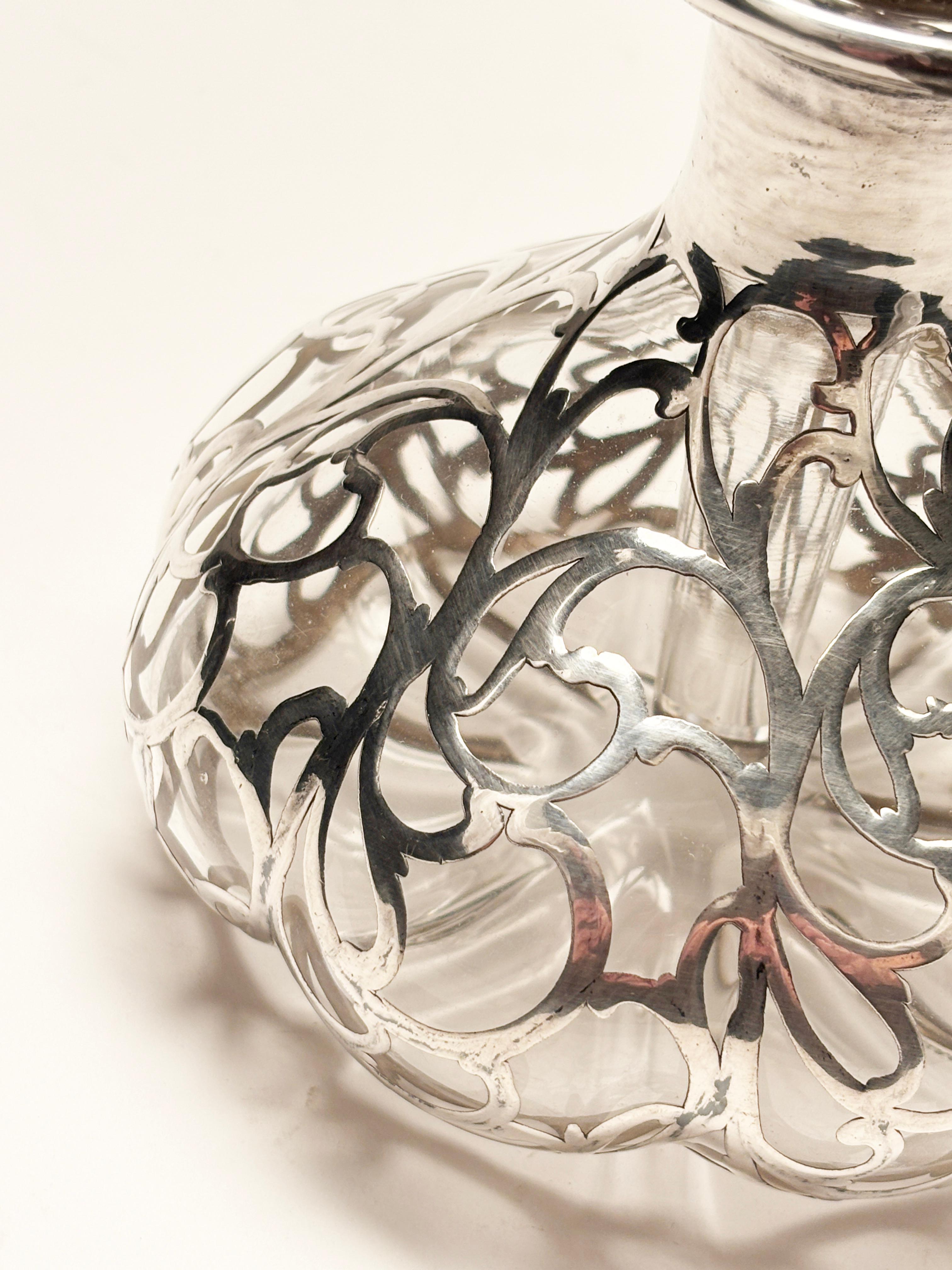 Bottiglia di profumo in vetro artistico Art Nouveau con sovrapposizione in sterling traforato in vendita 10