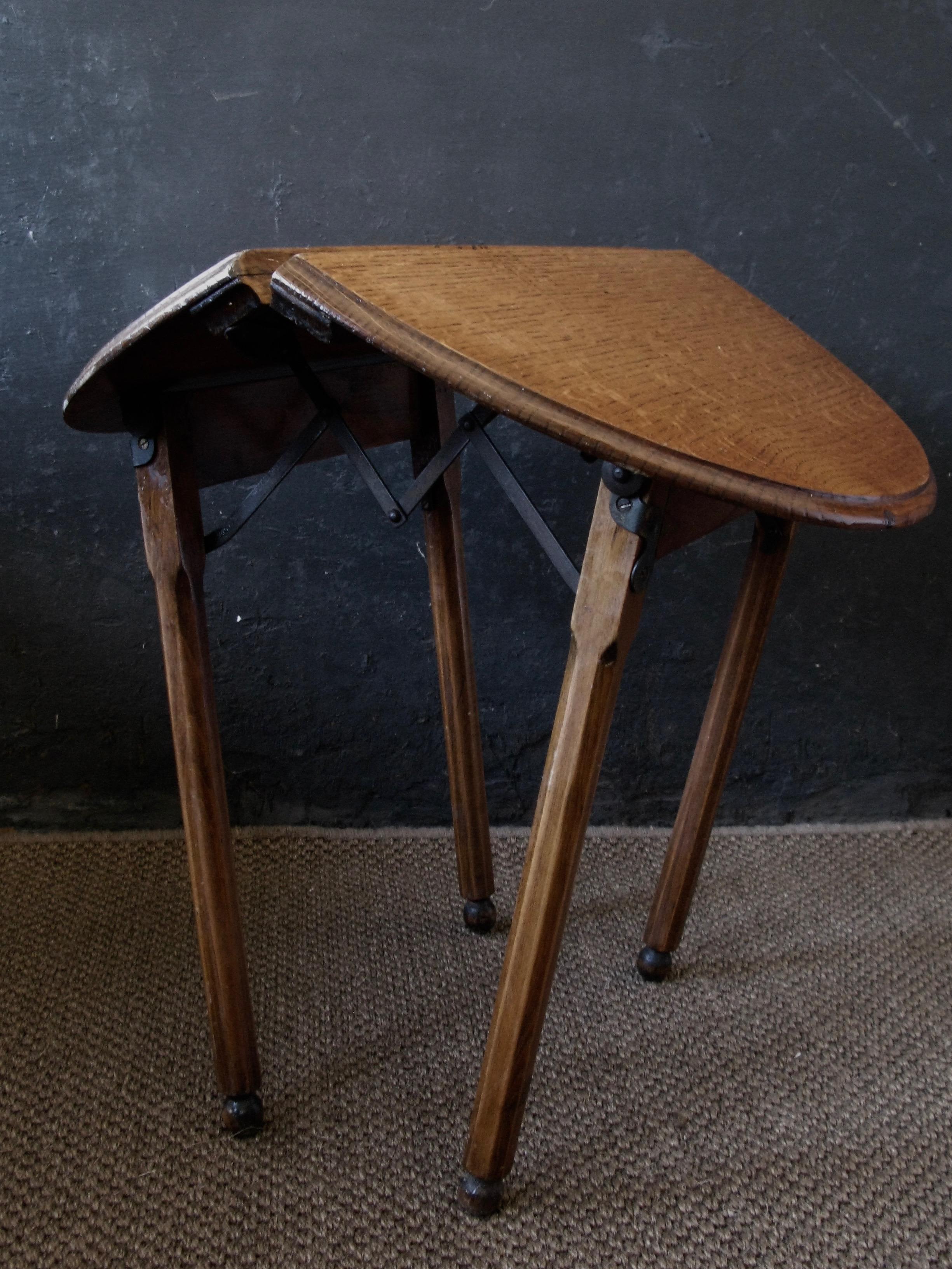 Polished Art Nouveau Arts & Crafts Small Occasional Oak Table England, Early 20th Century