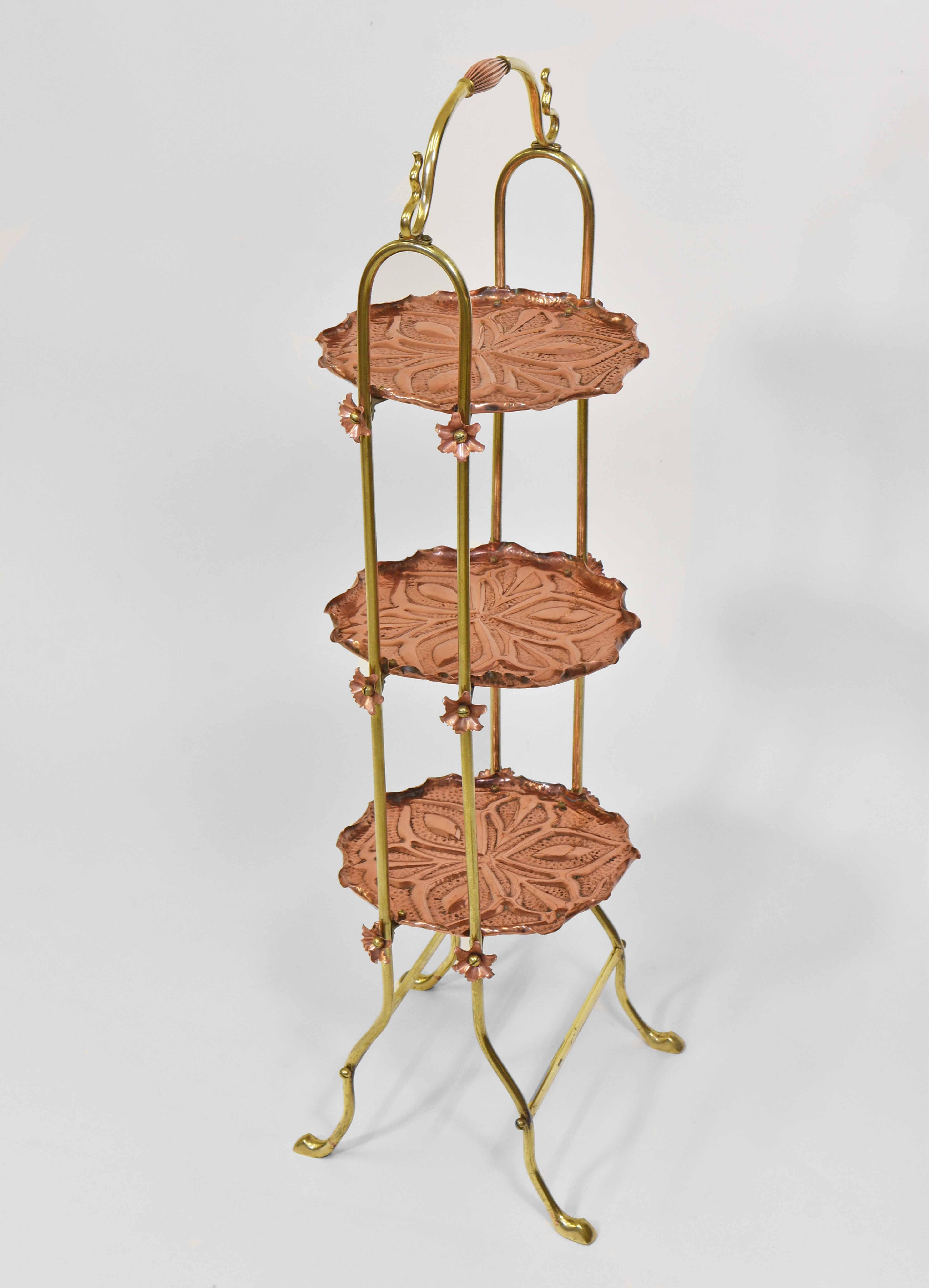 Art Nouveau Arts & Crafts Copper and Brass Cake Stand In Good Condition For Sale In Norwich, GB