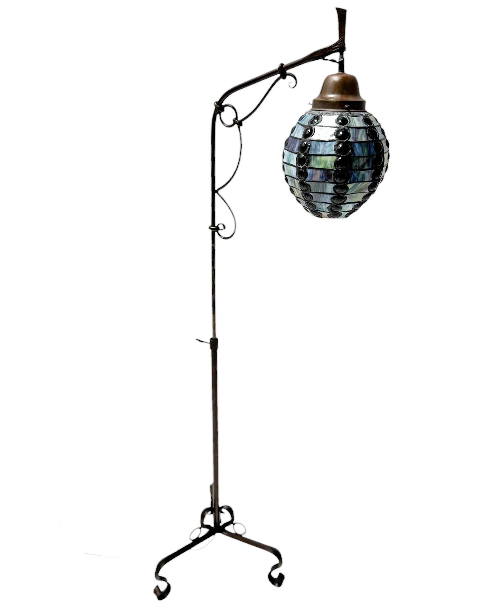 Lampada da terra in stile Art Nouveau con paralume in vetro multicolore, 1900 In condizioni buone in vendita a Amsterdam, NL