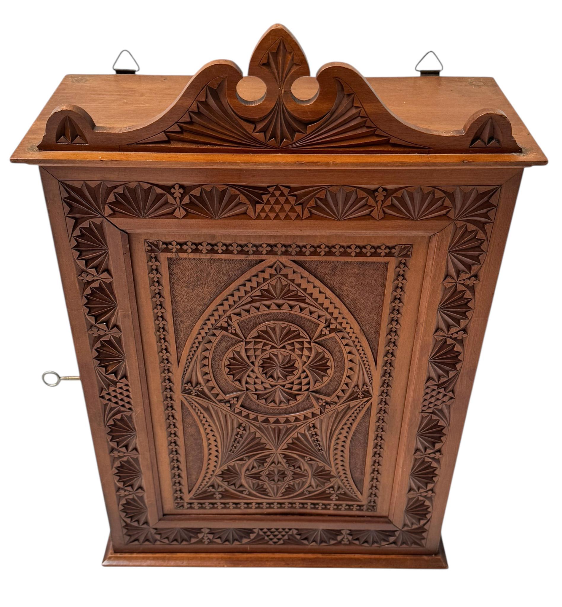 Art Nouveau Arts & Crafts Kerfschnitt Wall Cabinet, 1900s In Good Condition For Sale In Amsterdam, NL